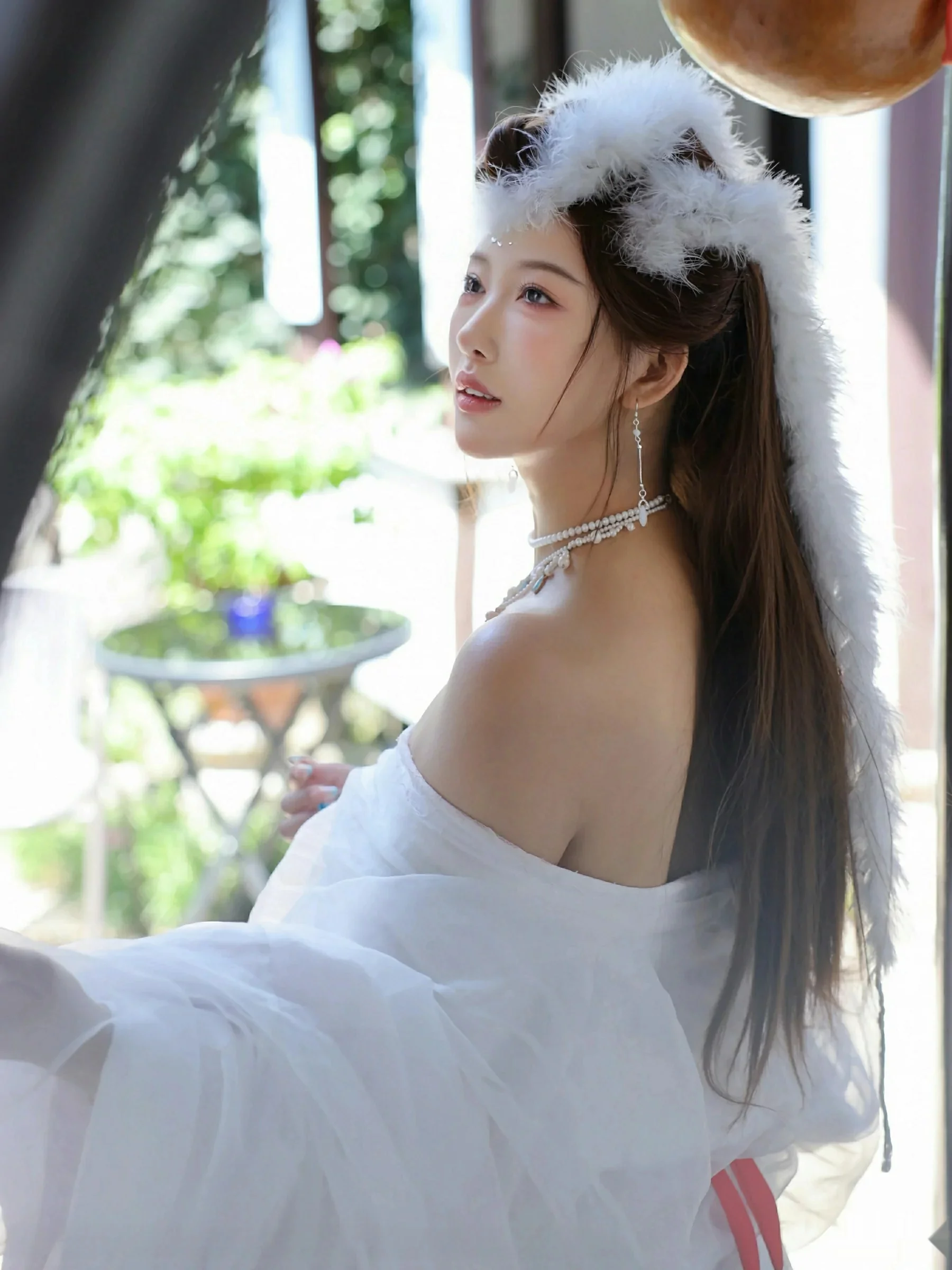 [[XiuRen秀人网]秀人网]No.10843_模特金允希Yuki性感白色锦毛鼠装扮低胸秀丰腴身材完美诱惑写真78P