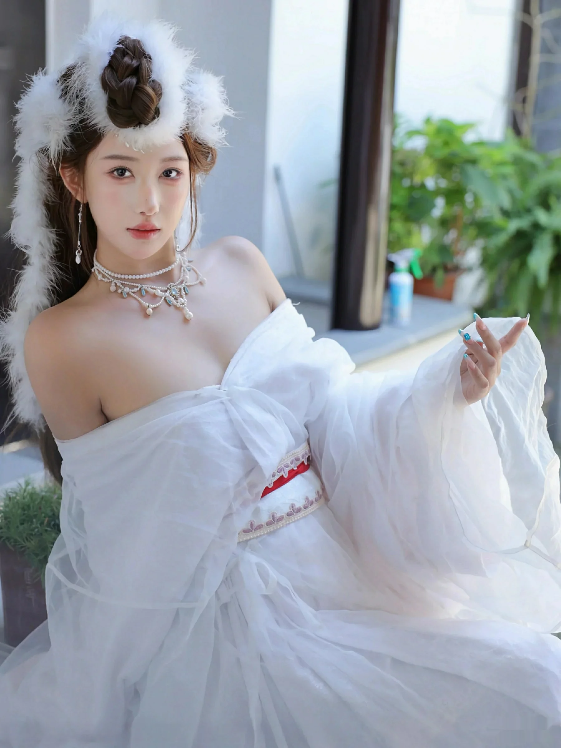 [[XiuRen秀人网]秀人网]No.10843_模特金允希Yuki性感白色锦毛鼠装扮低胸秀丰腴身材完美诱惑写真78P