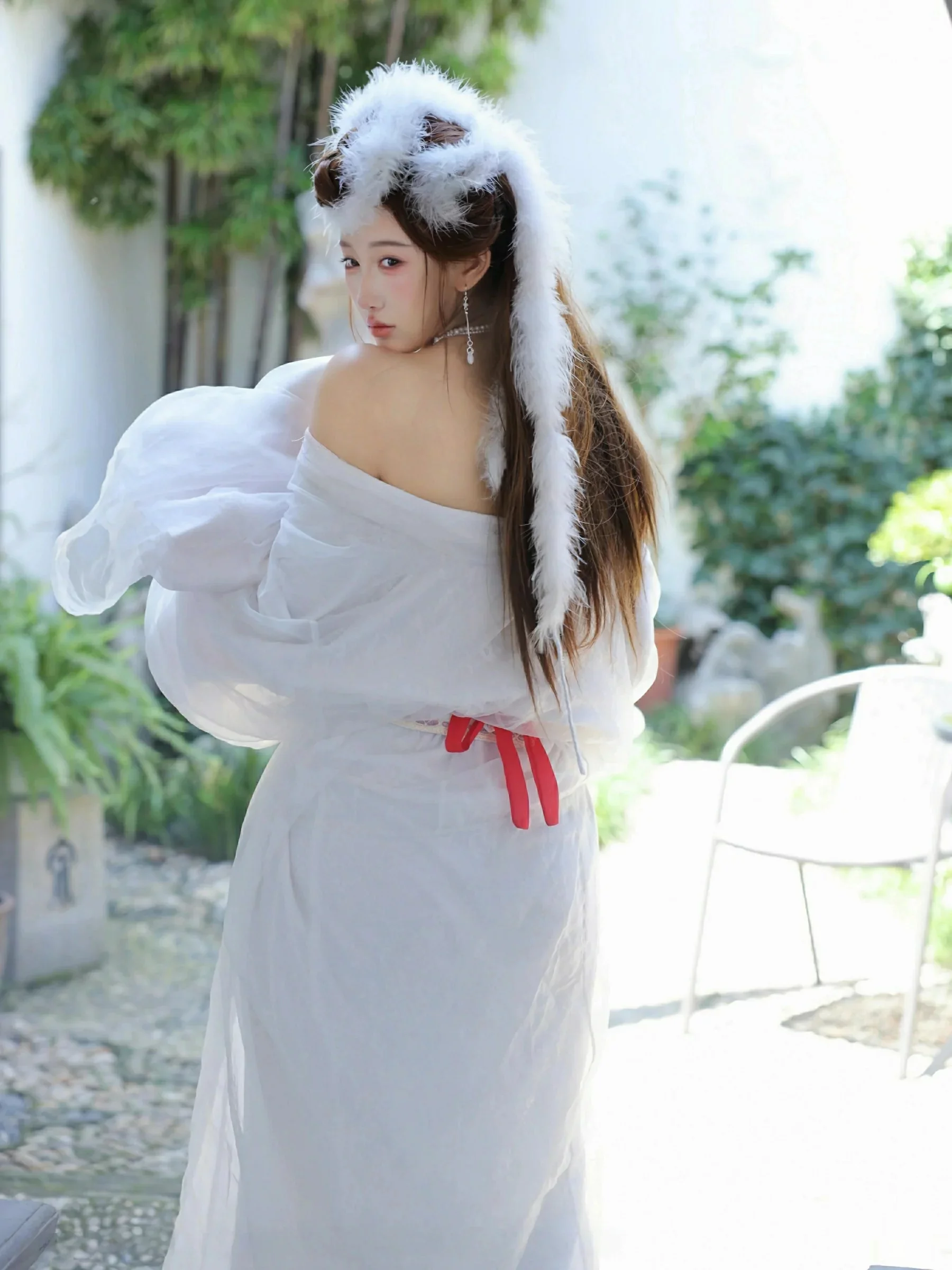 [[XiuRen秀人网]秀人网]No.10843_模特金允希Yuki性感白色锦毛鼠装扮低胸秀丰腴身材完美诱惑写真78P