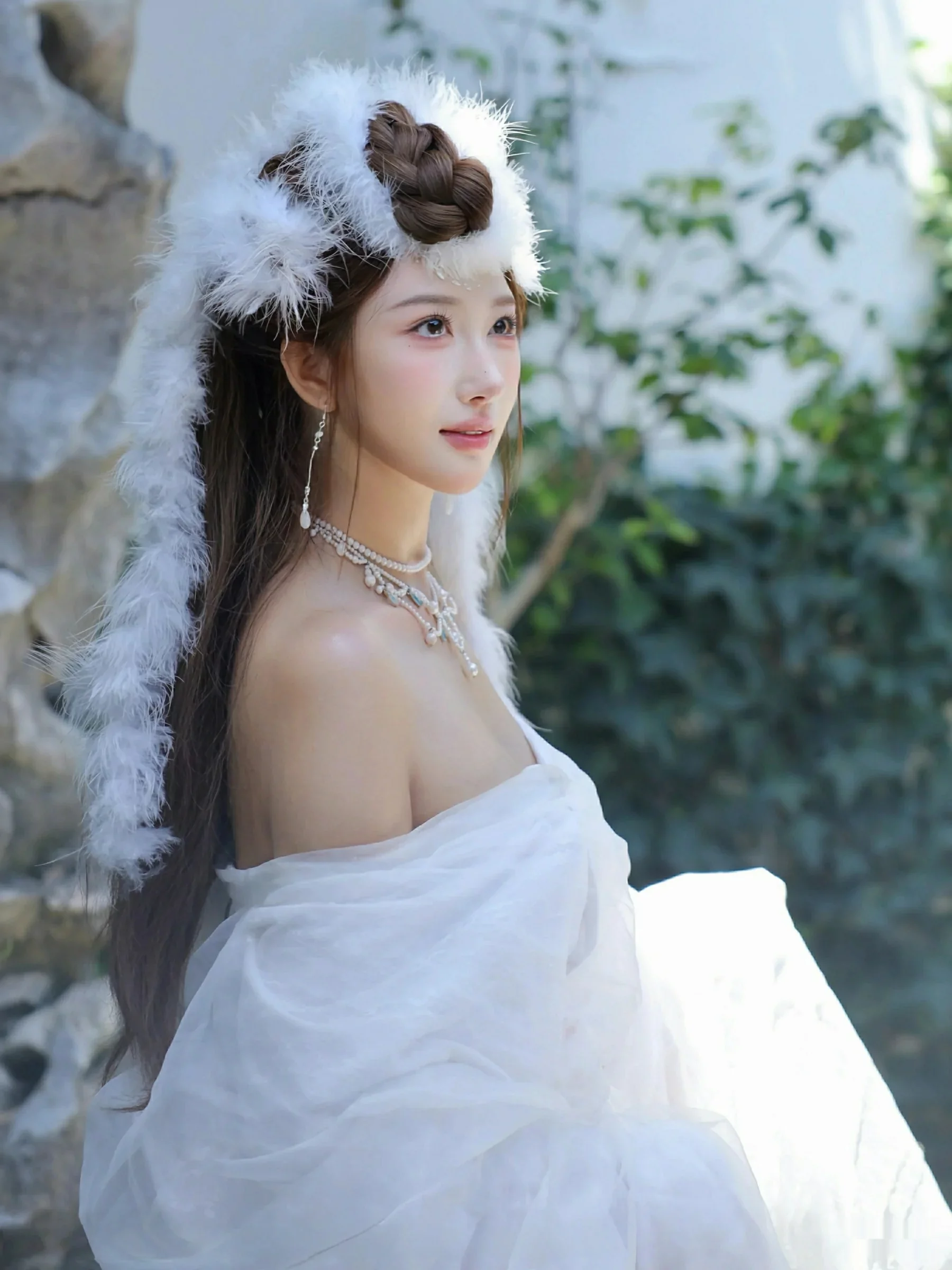 [[XiuRen秀人网]秀人网]No.10843_模特金允希Yuki性感白色锦毛鼠装扮低胸秀丰腴身材完美诱惑写真78P