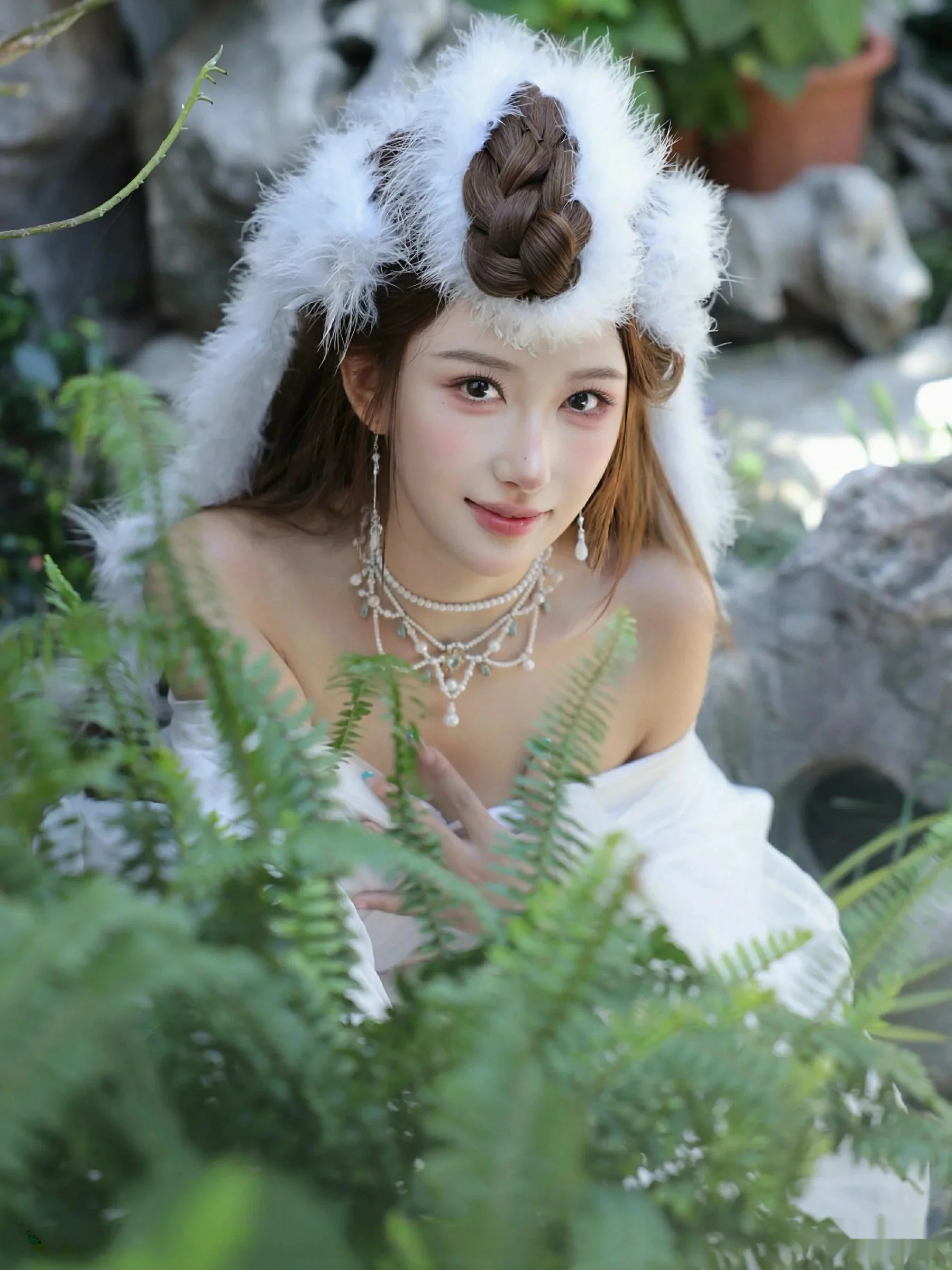 [[XiuRen秀人网]秀人网]No.10843_模特金允希Yuki性感白色锦毛鼠装扮低胸秀丰腴身材完美诱惑写真78P