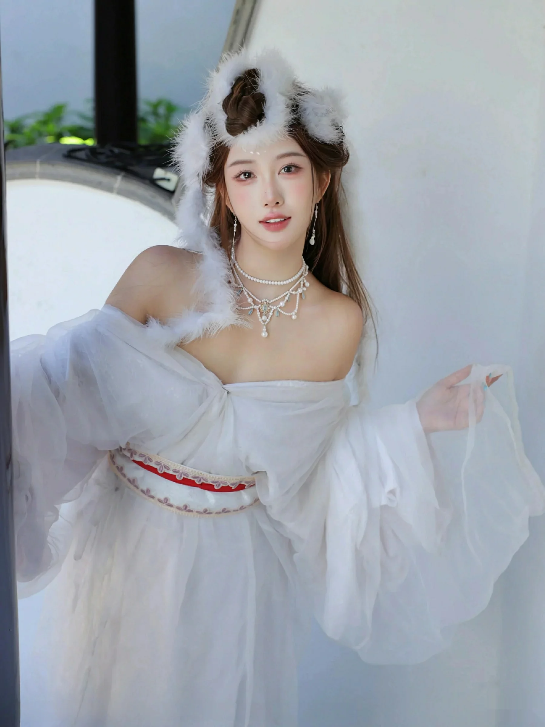 [[XiuRen秀人网]秀人网]No.10843_模特金允希Yuki性感白色锦毛鼠装扮低胸秀丰腴身材完美诱惑写真78P