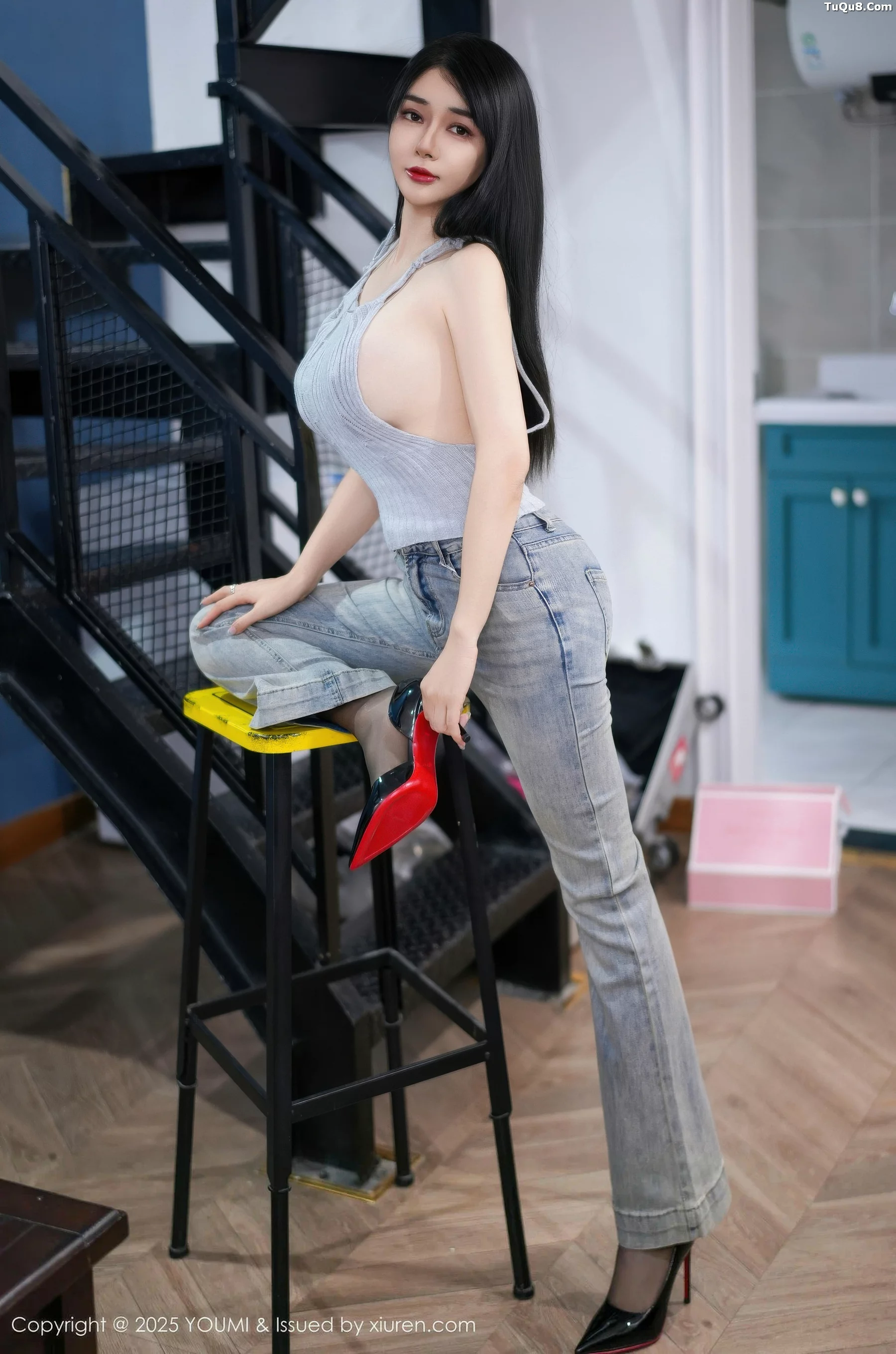 [YouMi尤蜜荟]Vol.1171_模特凯竹Quinn性感灰色露背吊带配超薄黑丝秀丰腴身材诱惑写真67P