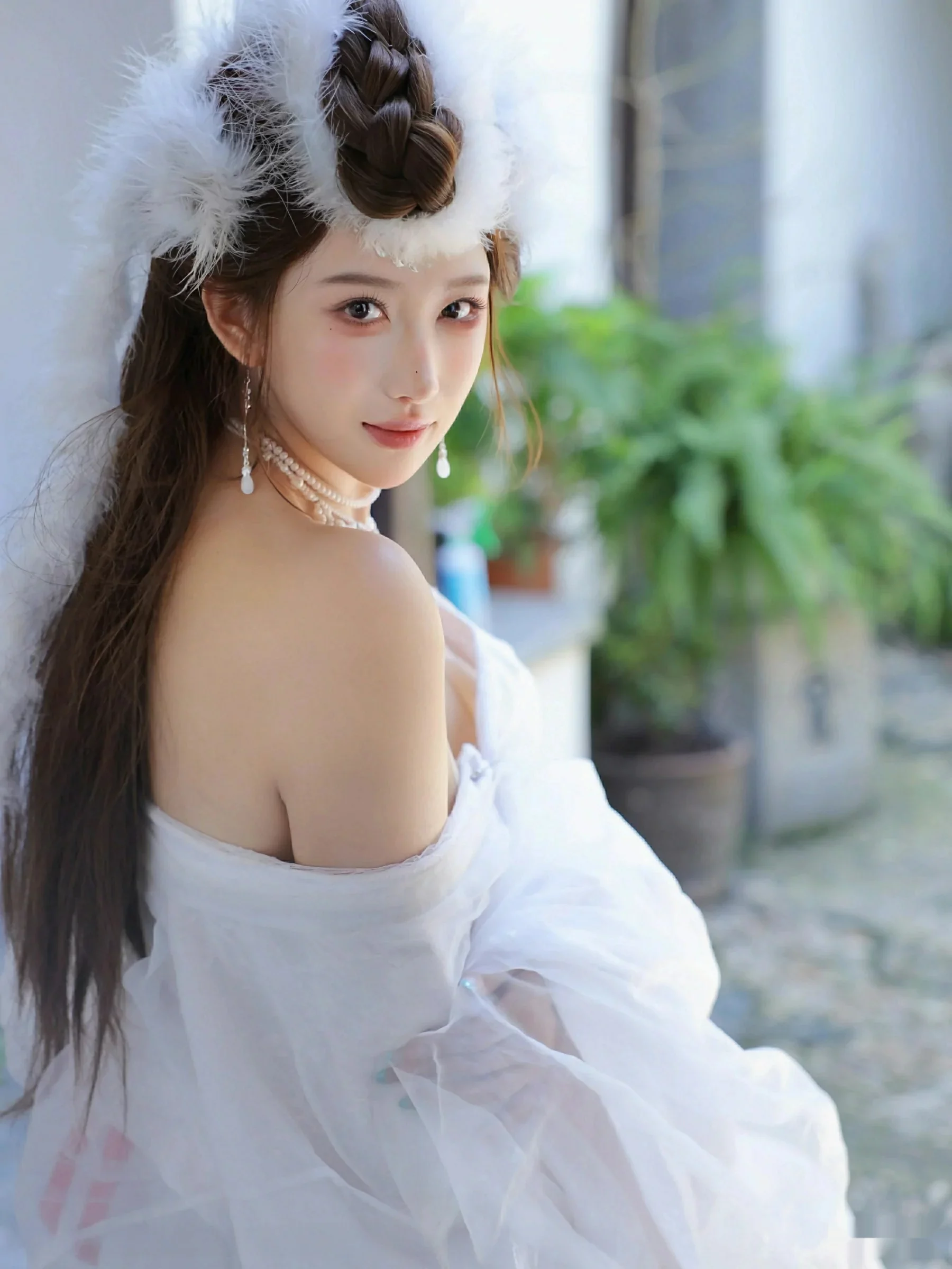 [[XiuRen秀人网]秀人网]No.10843_模特金允希Yuki性感白色锦毛鼠装扮低胸秀丰腴身材完美诱惑写真78P