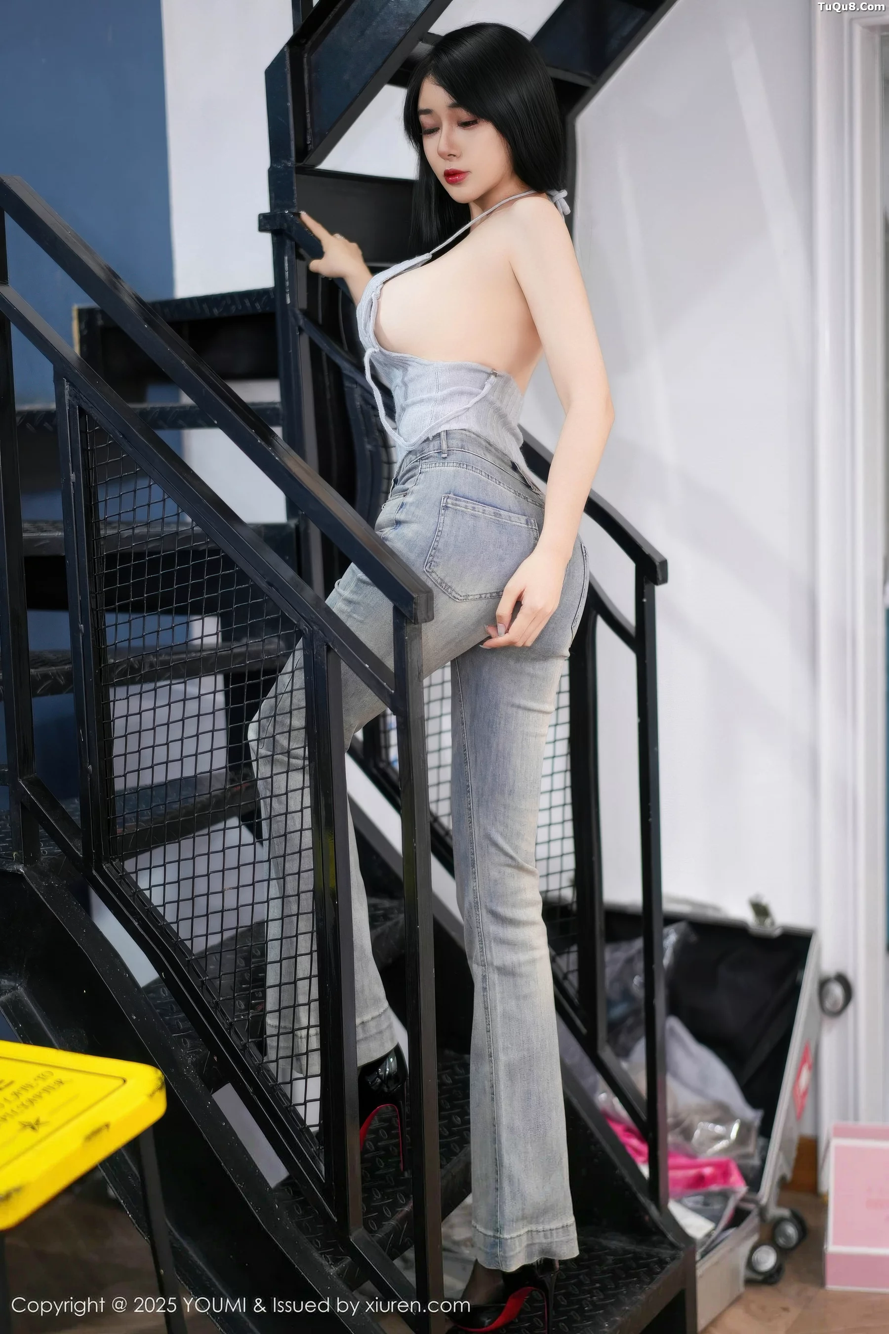 [YouMi尤蜜荟]Vol.1171_模特凯竹Quinn性感灰色露背吊带配超薄黑丝秀丰腴身材诱惑写真67P