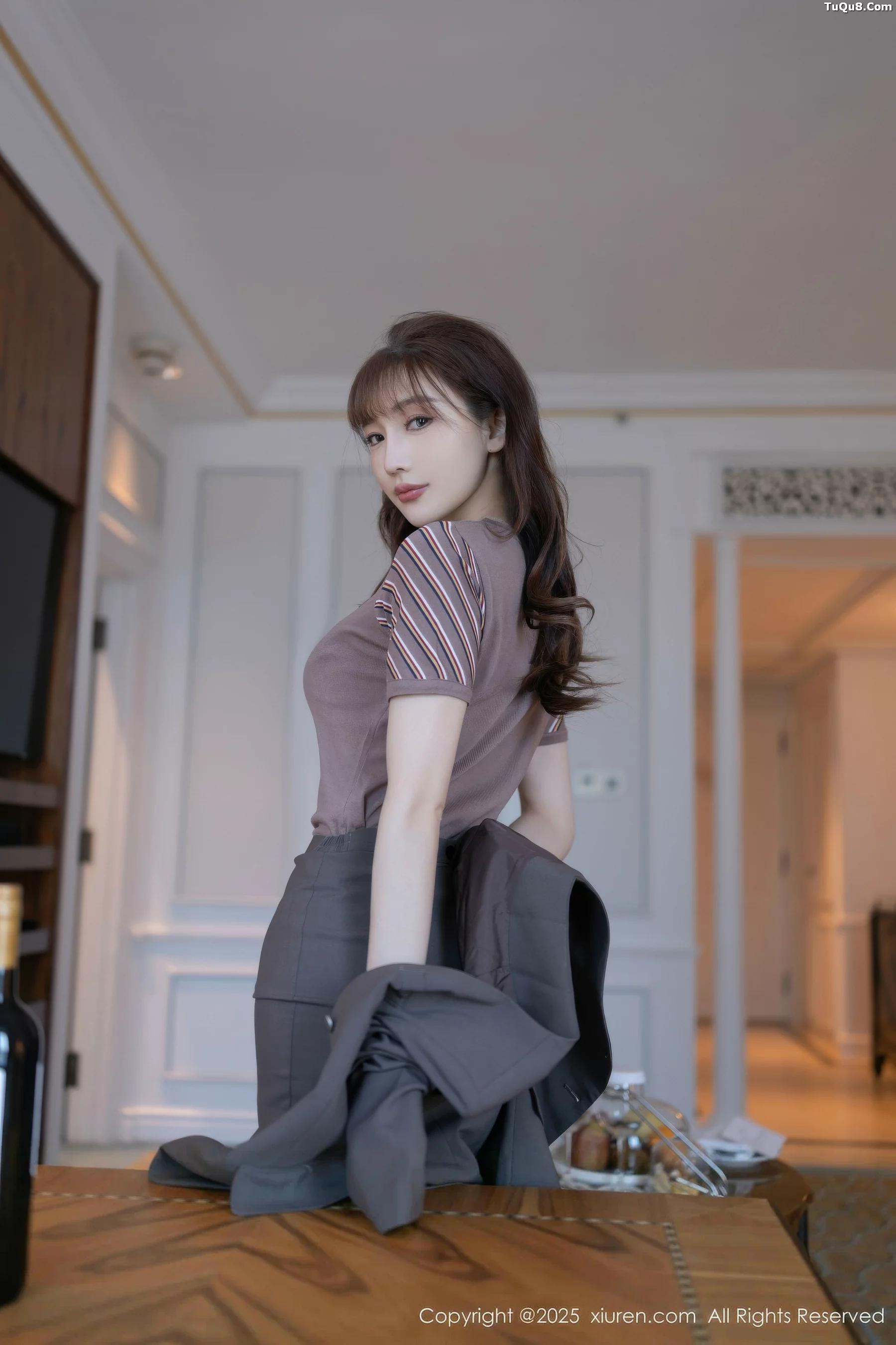 [[XiuRen秀人网]秀人网]No.10850_模特陆萱萱性感深色OL套装露紫色蕾丝内衣秀完美身材诱惑写真78P