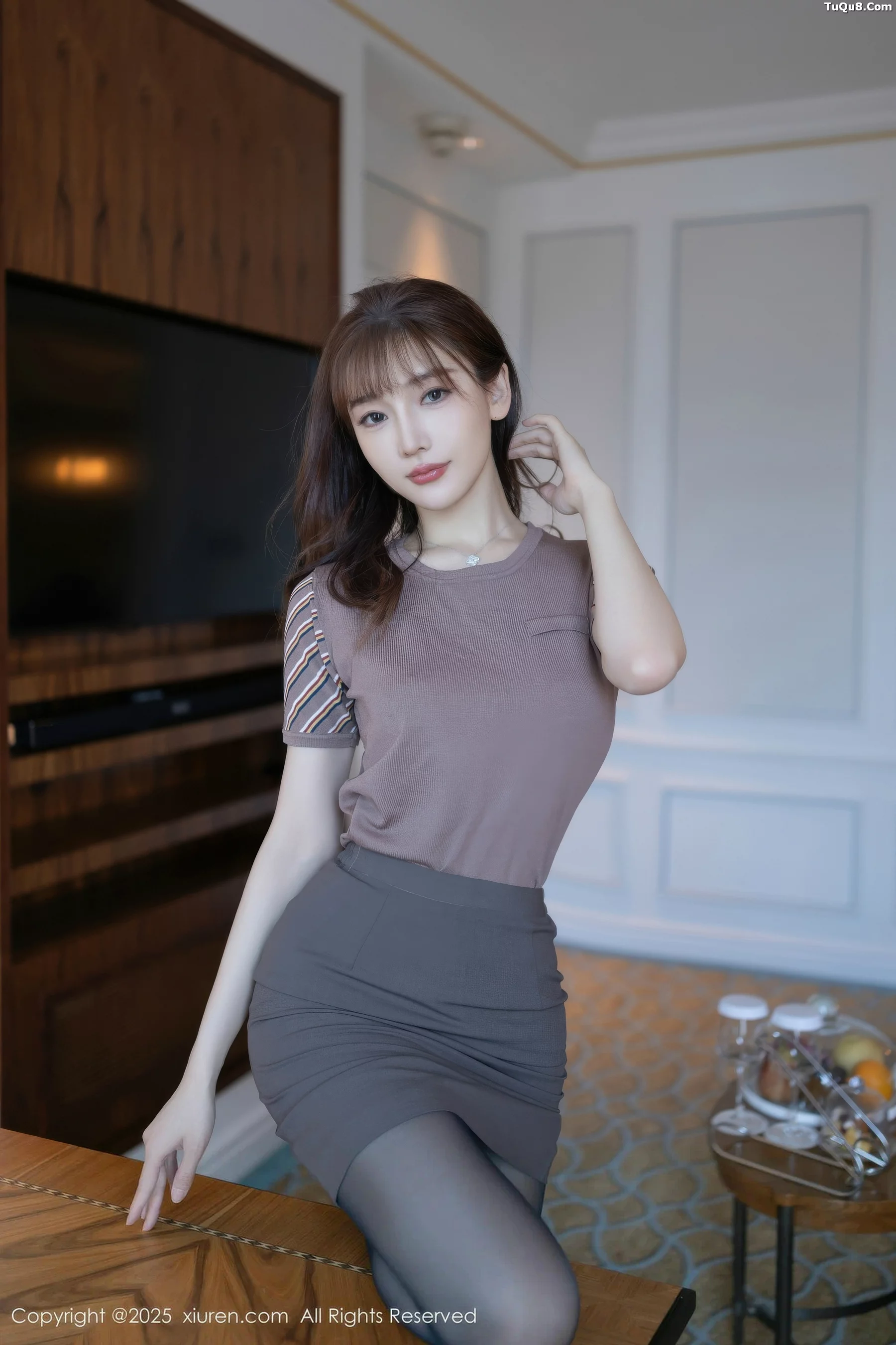 [[XiuRen秀人网]秀人网]No.10850_模特陆萱萱性感深色OL套装露紫色蕾丝内衣秀完美身材诱惑写真78P