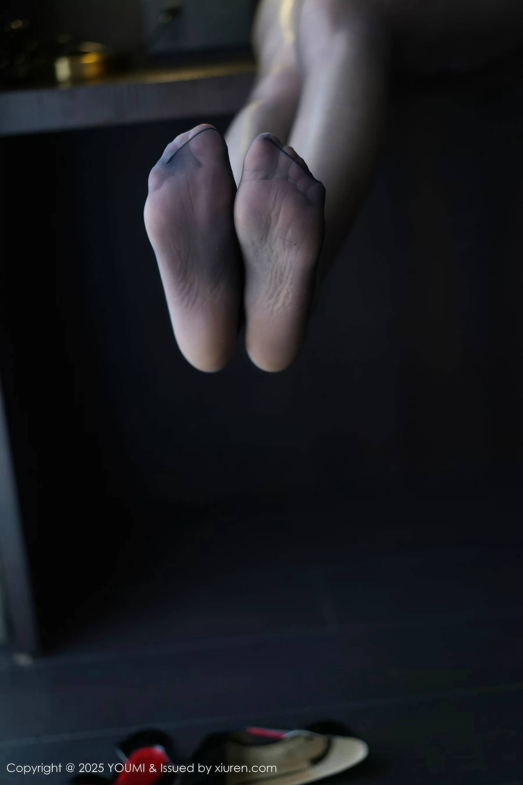 [YouMi尤蜜荟]Vol.1172_模特桃桃·夭夭twins黑色蕾丝内衣配超薄黑丝秀完美身材诱惑写真90P