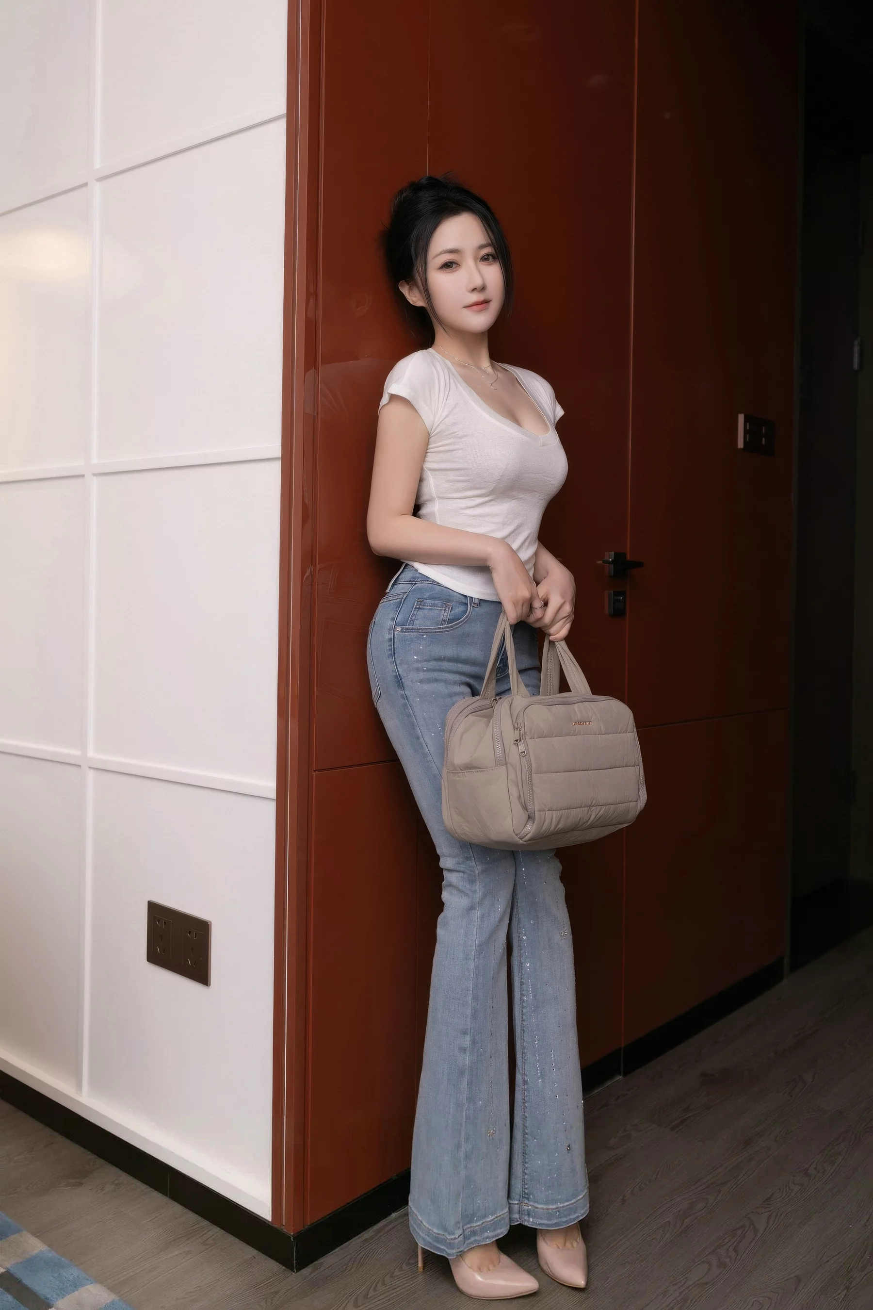 [[XiuRen秀人网]秀人网]No.10858_模特鱼子酱Fish性感暖灰蕾丝内衣配超薄肉丝秀曼妙身材诱惑写真76P