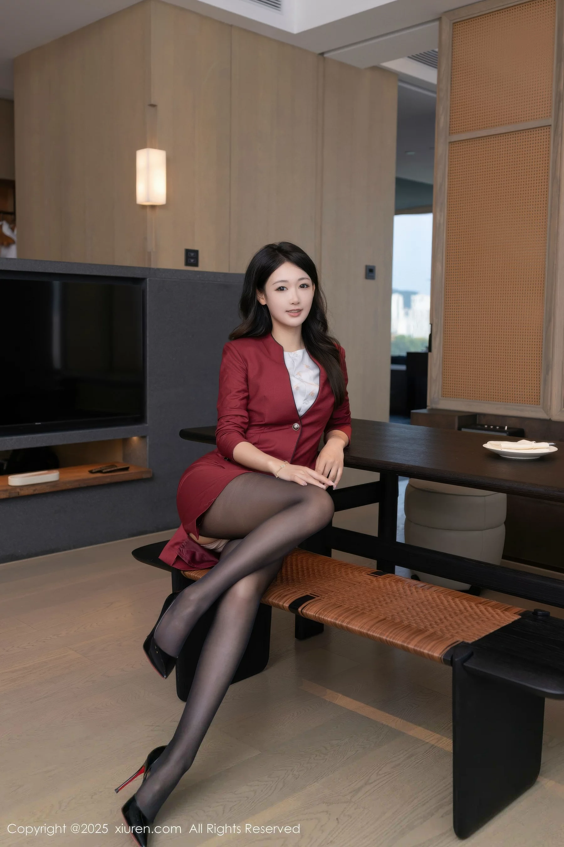 [[XiuRen秀人网]秀人网]No.10864_模特唐安琪性感空姐制服露粉色内衣配开档黑丝秀美腿诱惑写真85P