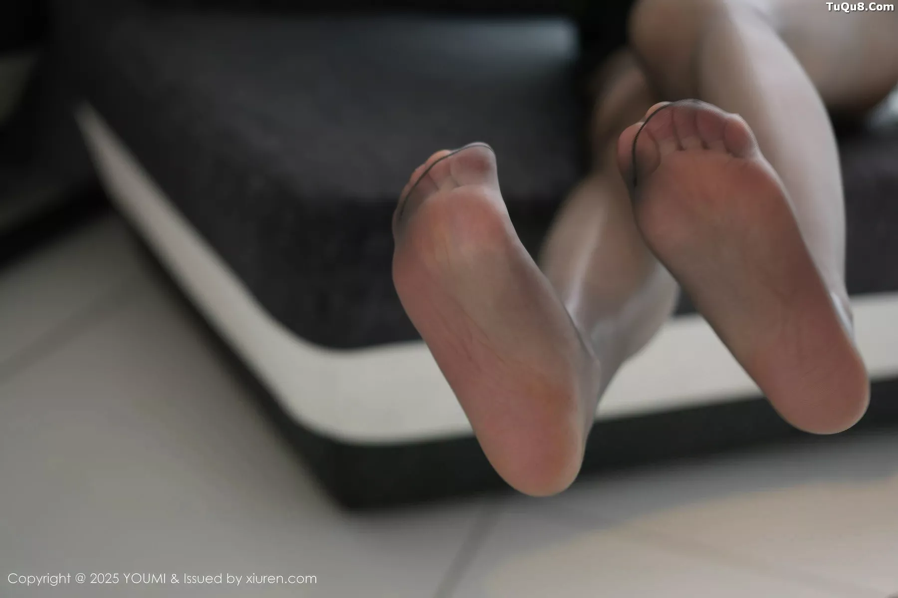 [YouMi尤蜜荟]Vol.1173_女神心妍小公主性感白色制服配超薄无内黑丝秀丰腴身姿诱惑写真54P