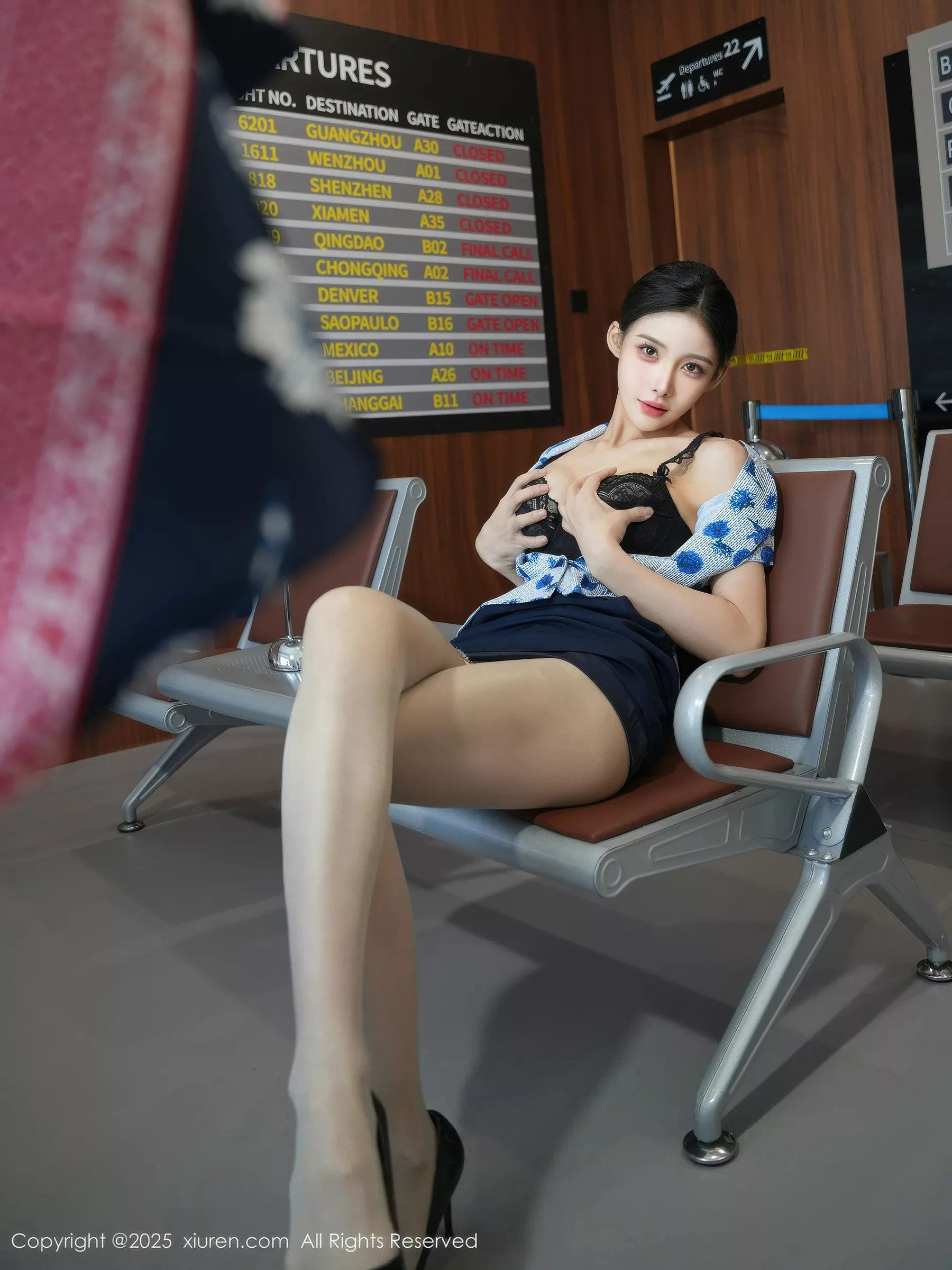 [[XiuRen秀人网]秀人网]No.10891_模特梨霜儿性感空姐制服露黑色蕾丝内衣秀丰腴身材撩人诱惑写真75P