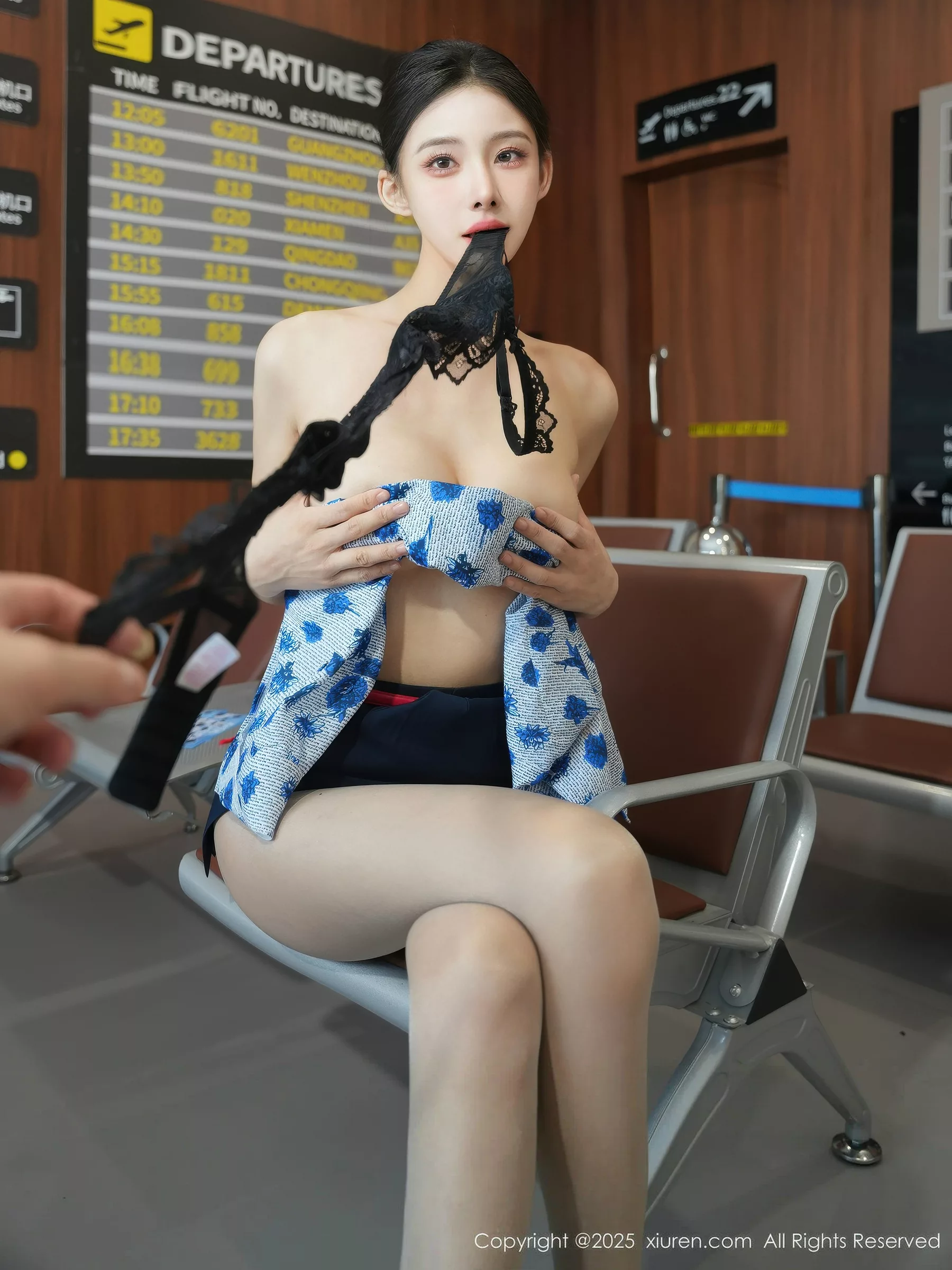 [[XiuRen秀人网]秀人网]No.10891_模特梨霜儿性感空姐制服露黑色蕾丝内衣秀丰腴身材撩人诱惑写真75P