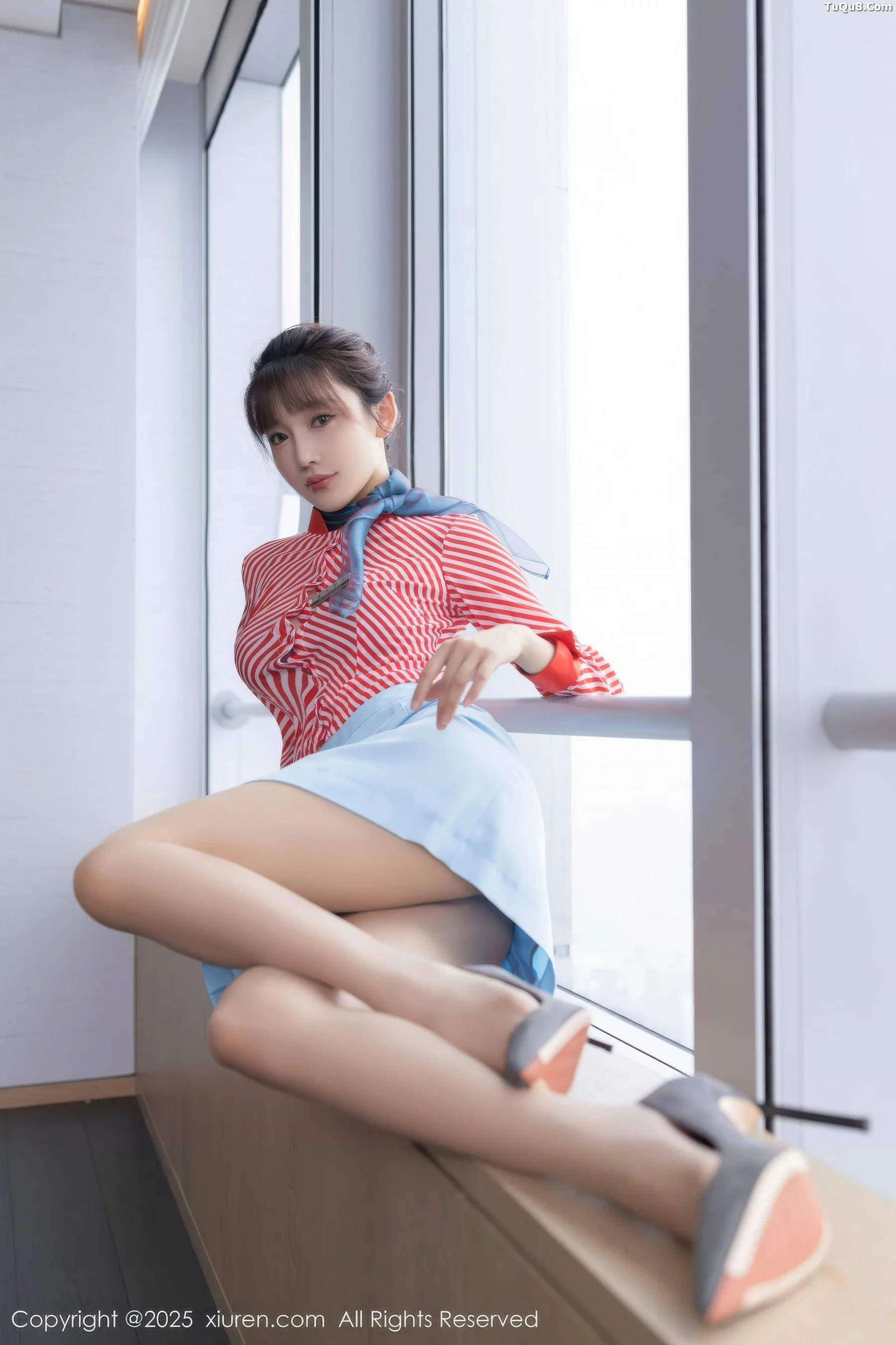 [[XiuRen秀人网]秀人网]No.10932_模特陆萱萱性感条纹服饰露紫色蕾丝内衣秀柔美身姿迷人诱惑写真80P