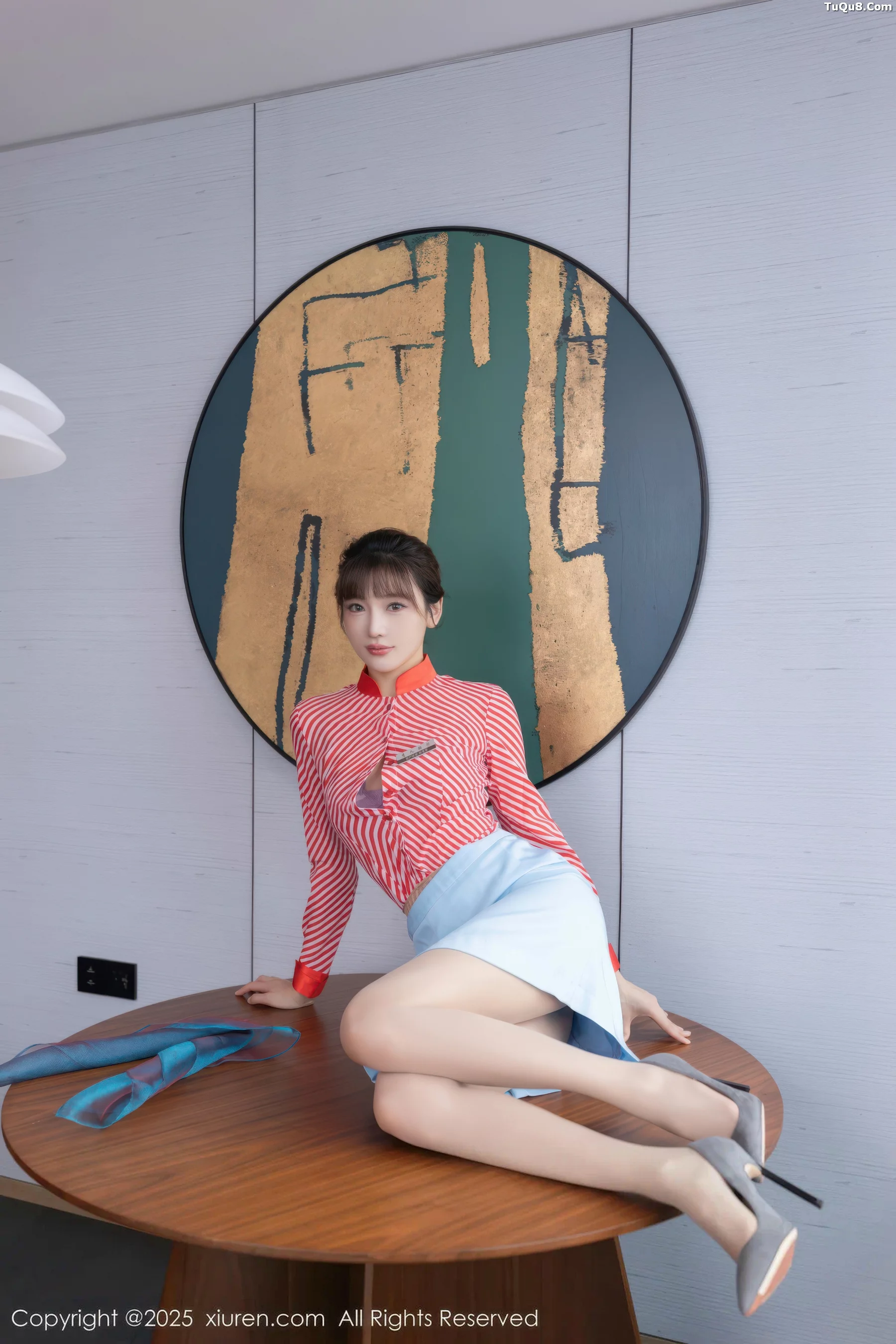 [[XiuRen秀人网]秀人网]No.10932_模特陆萱萱性感条纹服饰露紫色蕾丝内衣秀柔美身姿迷人诱惑写真80P