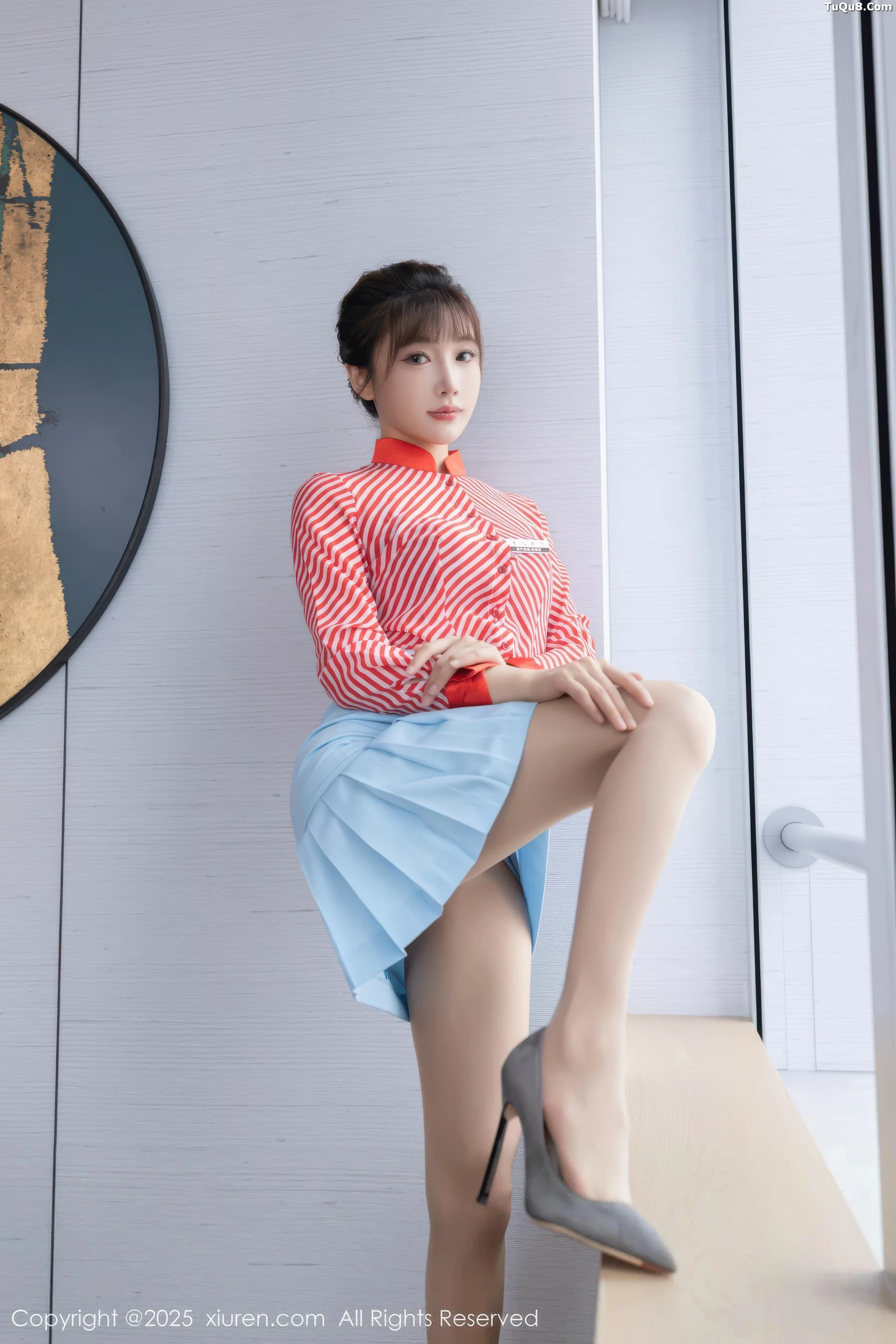 [[XiuRen秀人网]秀人网]No.10932_模特陆萱萱性感条纹服饰露紫色蕾丝内衣秀柔美身姿迷人诱惑写真80P