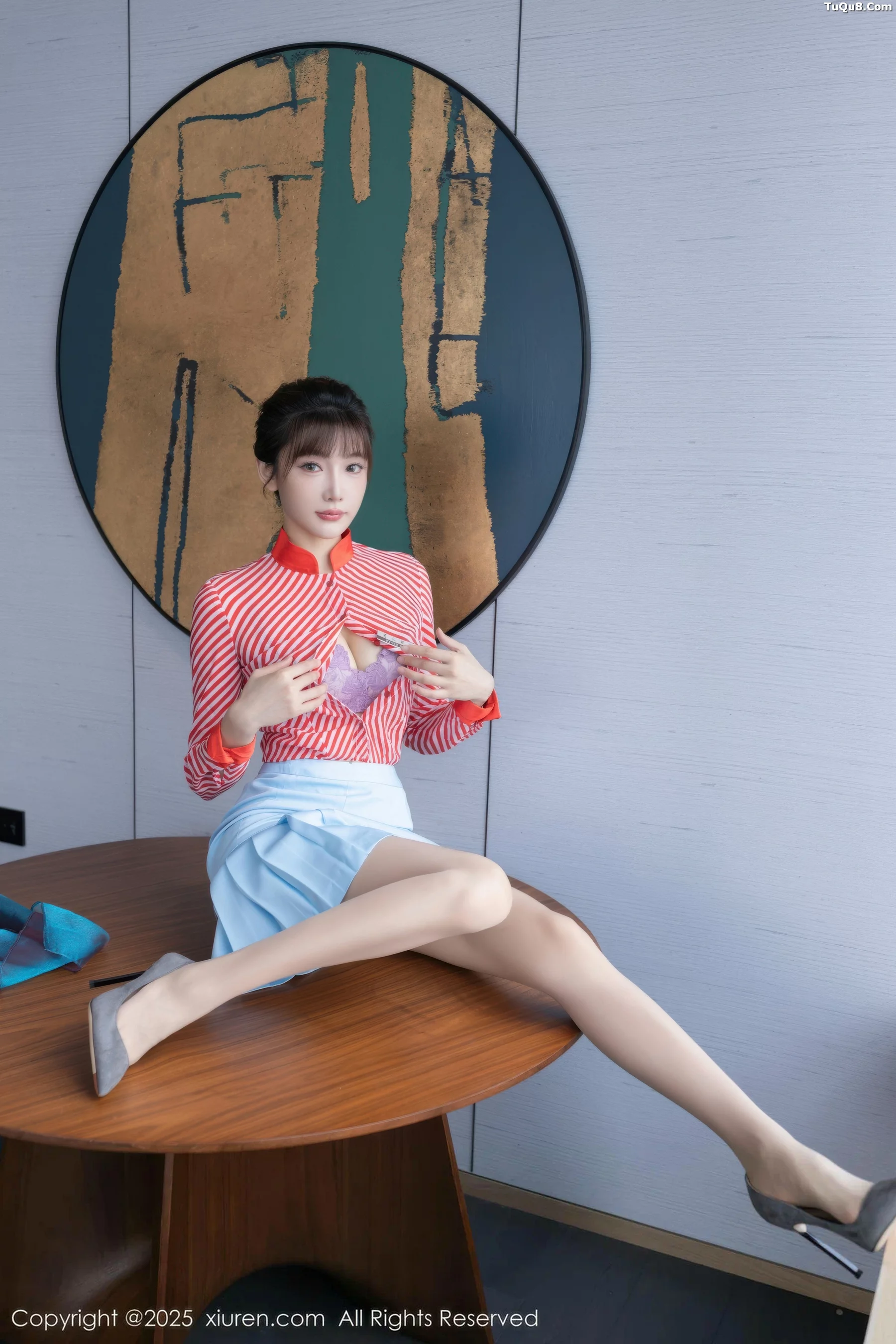 [[XiuRen秀人网]秀人网]No.10932_模特陆萱萱性感条纹服饰露紫色蕾丝内衣秀柔美身姿迷人诱惑写真80P