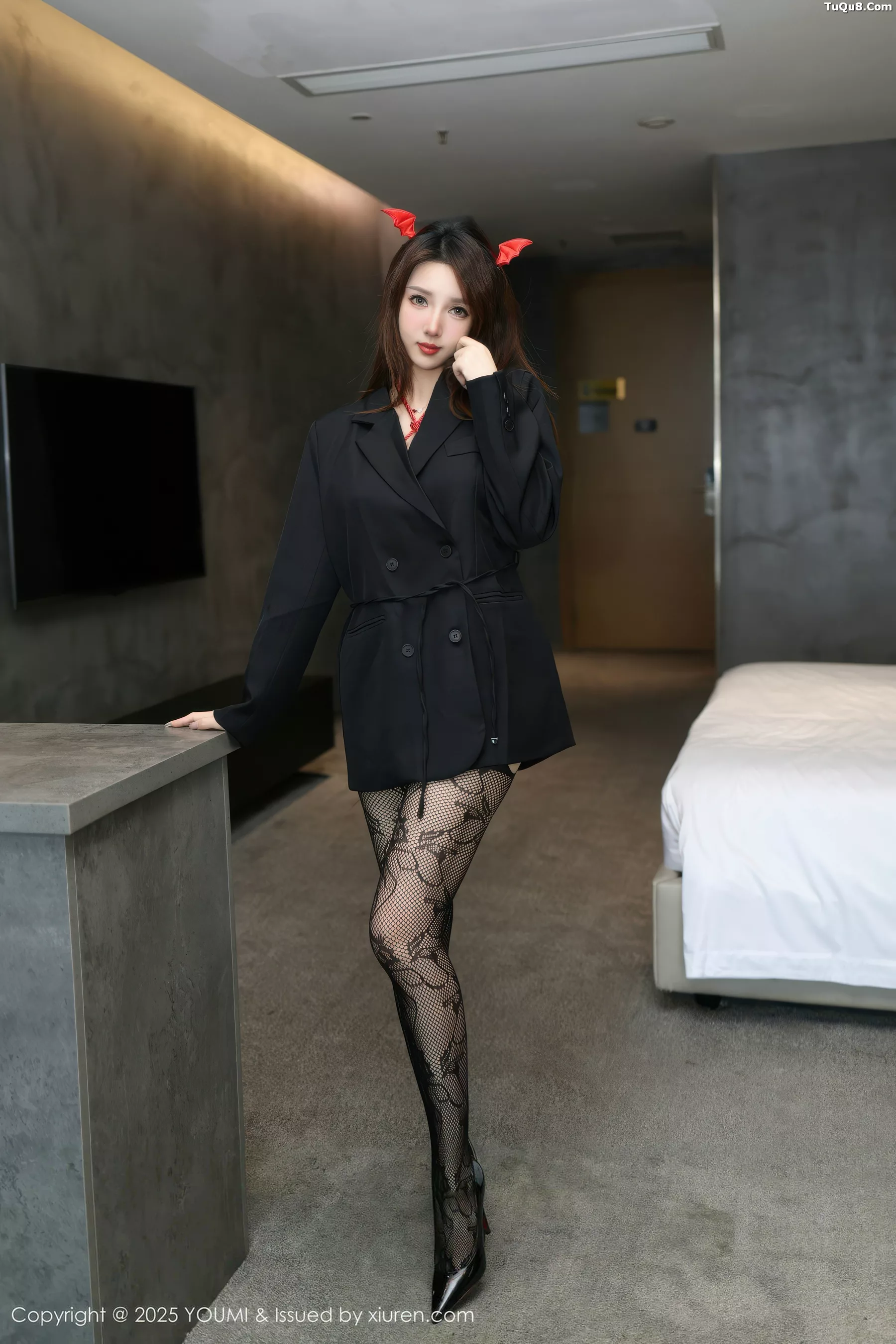 [YouMi尤蜜荟]Vol.1176_模特Twins-夭夭性感黑色情趣连体网袜秀惹火身材极致诱惑写真53P