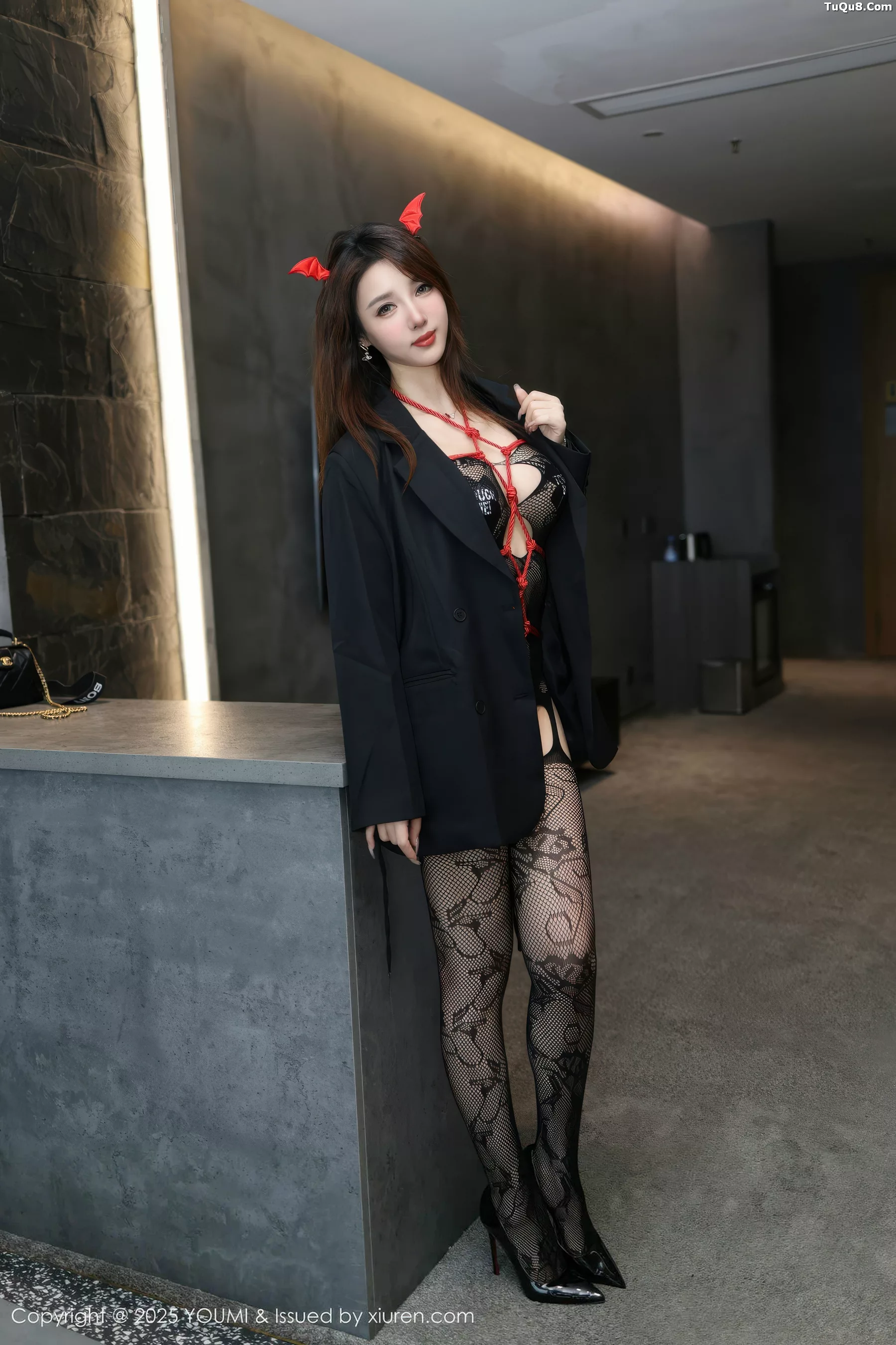 [YouMi尤蜜荟]Vol.1176_模特Twins-夭夭性感黑色情趣连体网袜秀惹火身材极致诱惑写真53P