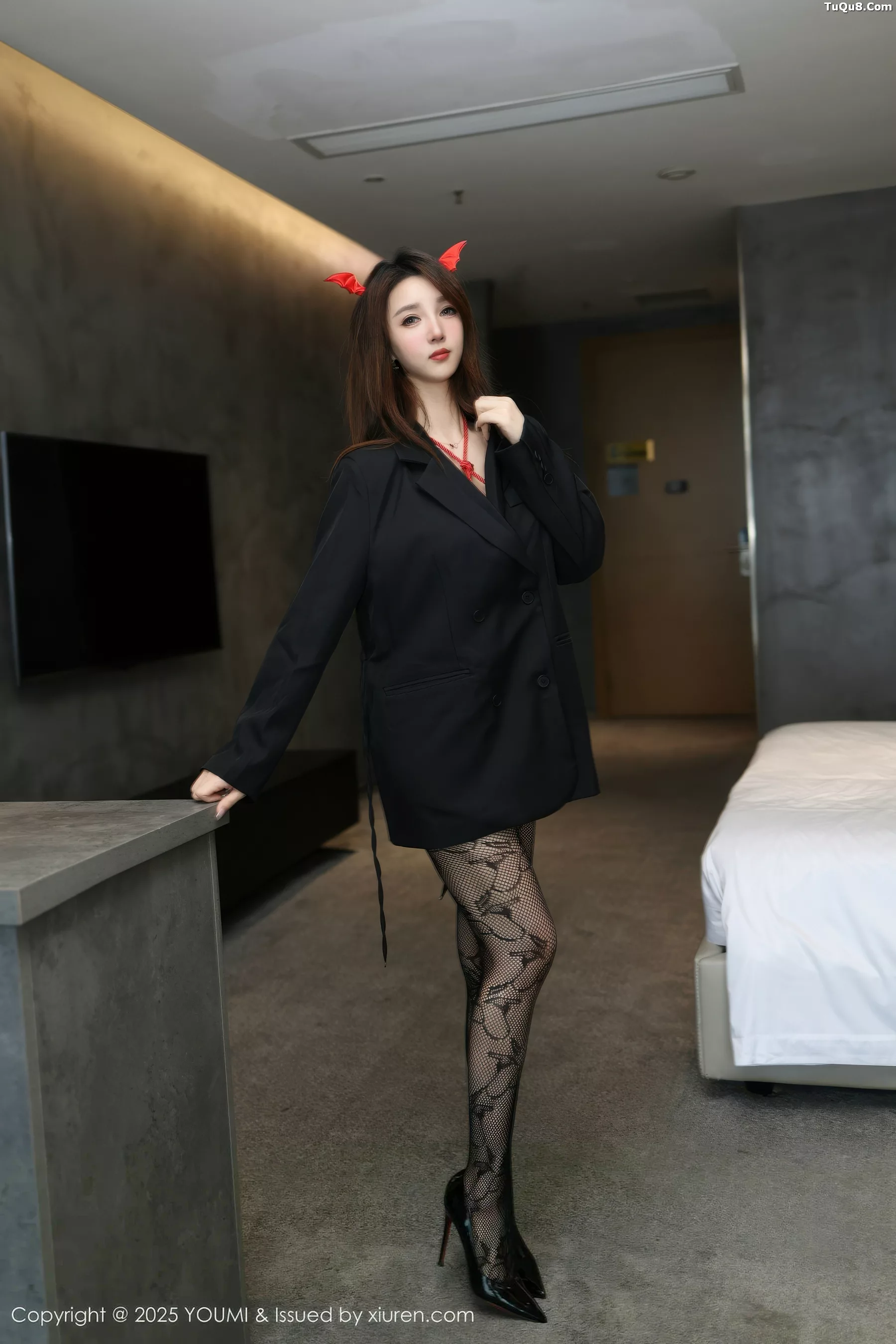 [YouMi尤蜜荟]Vol.1176_模特Twins-夭夭性感黑色情趣连体网袜秀惹火身材极致诱惑写真53P