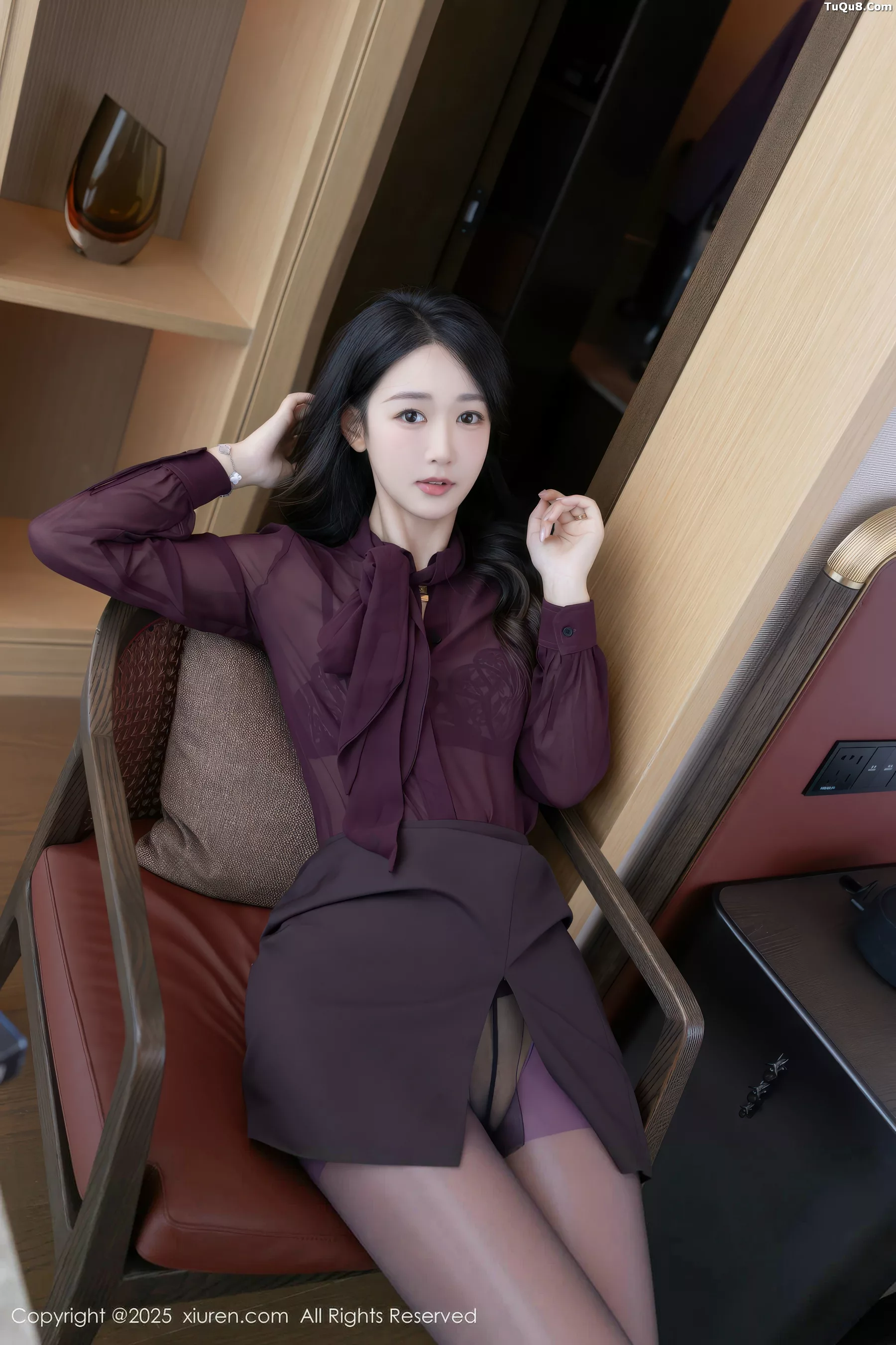 [[XiuRen秀人网]秀人网]No.10941_模特唐安琪性感OL服饰露黑色内衣配紫色丝袜秀曼妙身姿诱惑写真76P