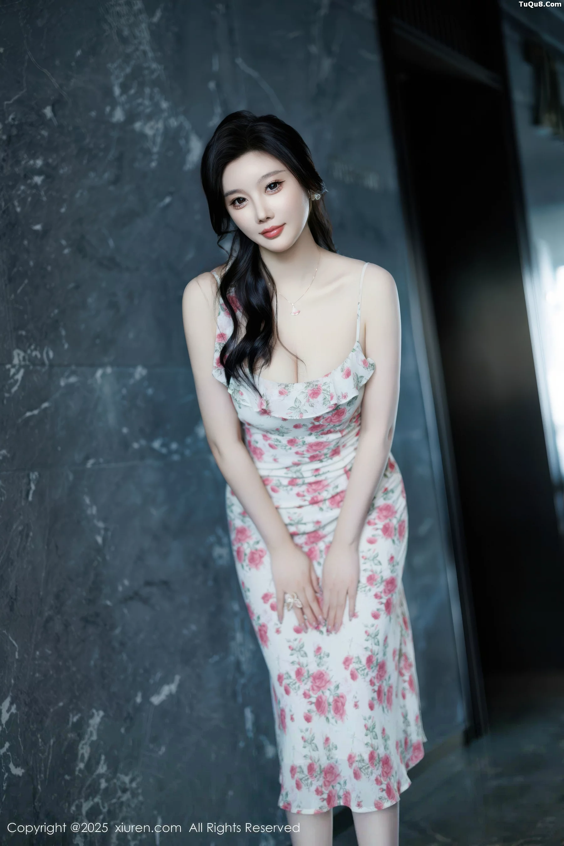 [[XiuRen秀人网]秀人网]No.10977_女神CHENCHEN.性感碎花裙露白色情趣内衣秀丰腴身材诱惑写真92P