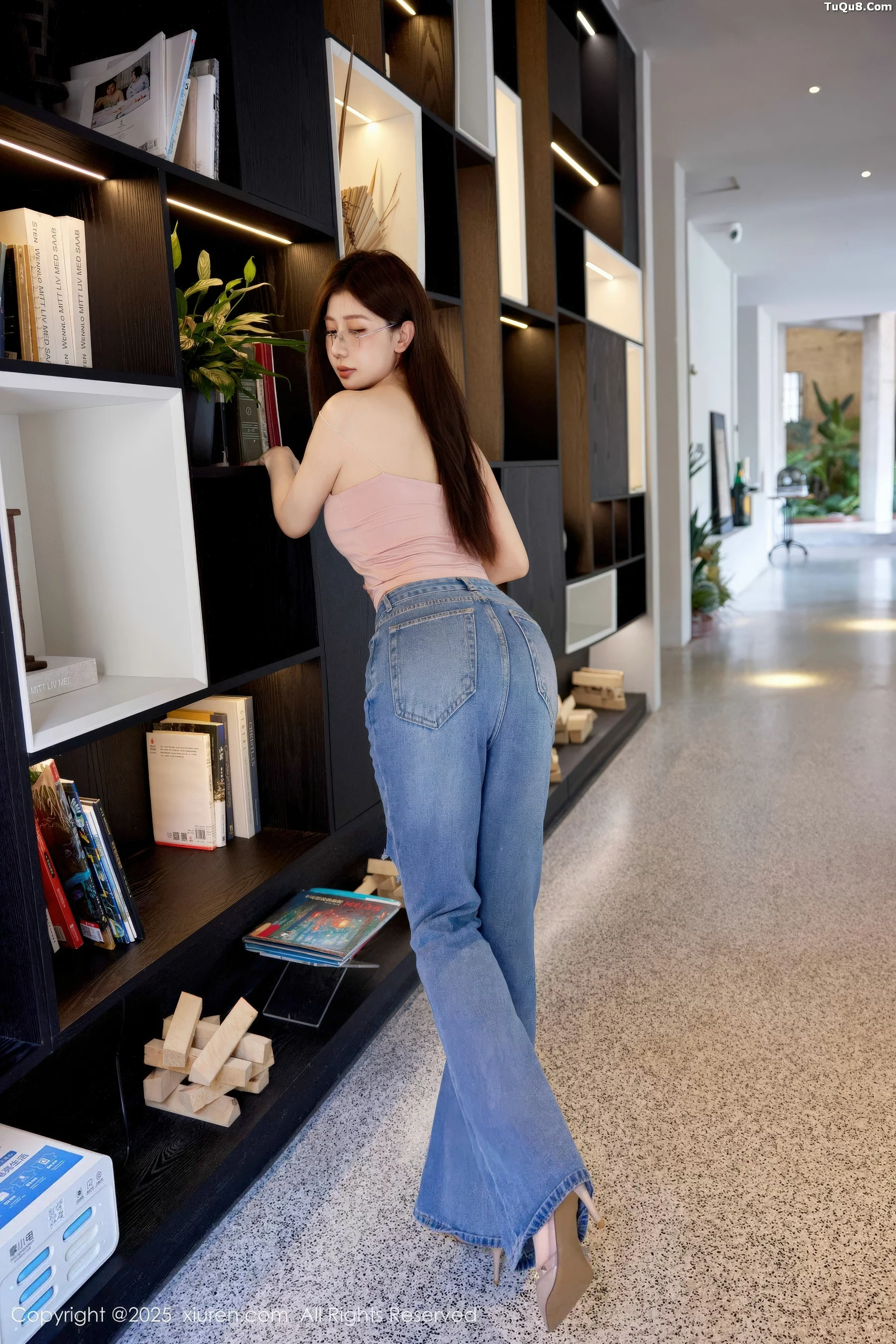 [[XiuRen秀人网]秀人网]No.10983_模特尹甜甜sunny性感粉色上衣配蓝色牛仔裤秀完美身材诱惑写真83P