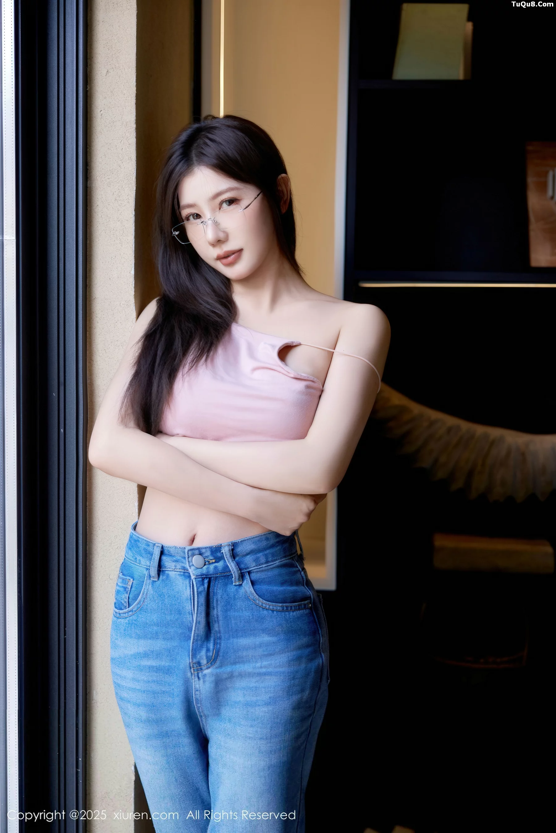 [[XiuRen秀人网]秀人网]No.10983_模特尹甜甜sunny性感粉色上衣配蓝色牛仔裤秀完美身材诱惑写真83P