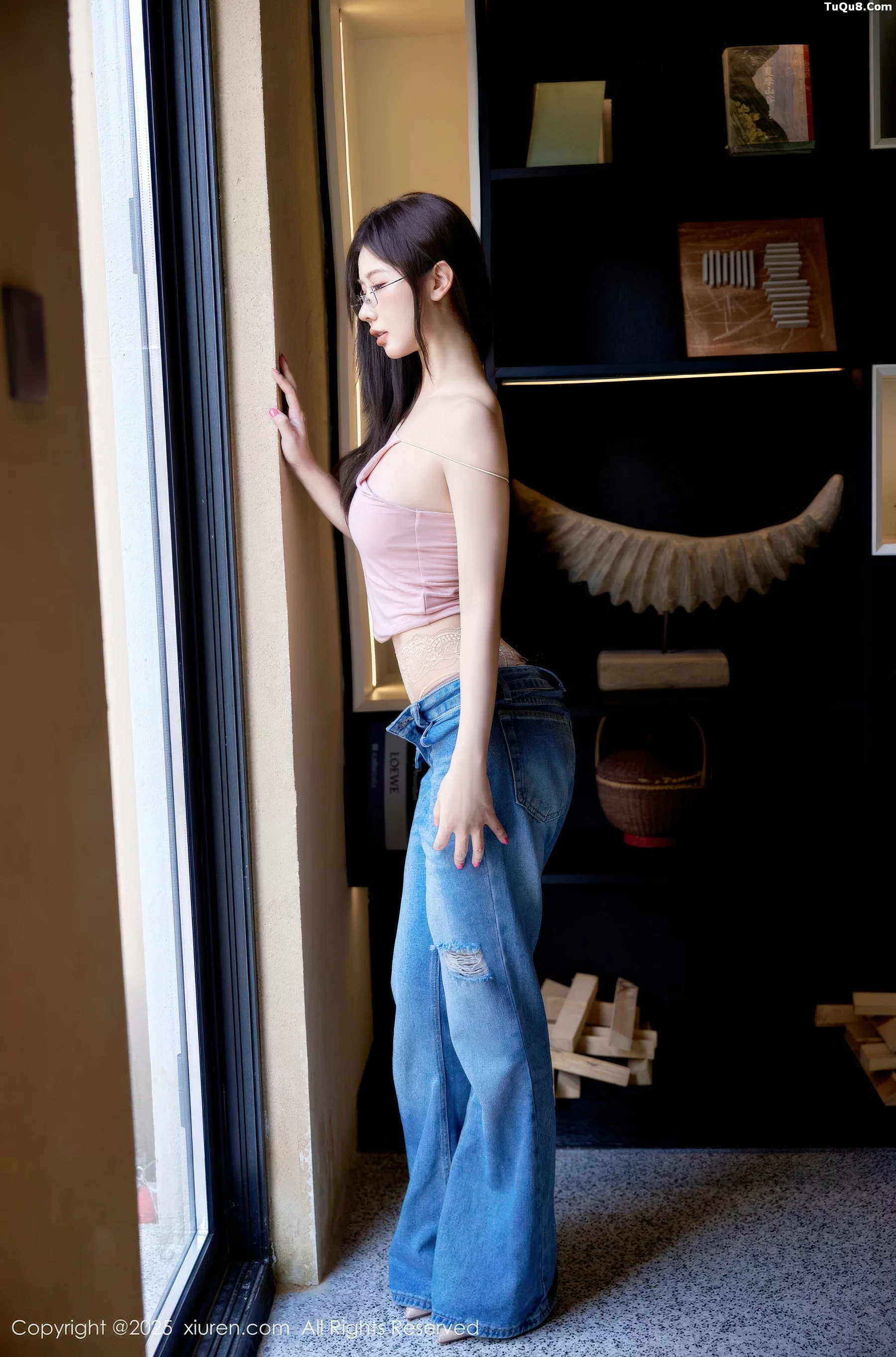 [[XiuRen秀人网]秀人网]No.10983_模特尹甜甜sunny性感粉色上衣配蓝色牛仔裤秀完美身材诱惑写真83P