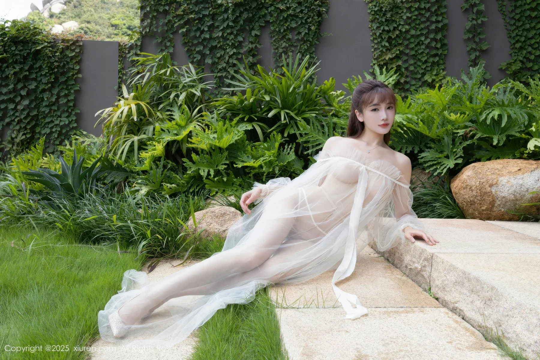 [[XiuRen秀人网]秀人网]No.10903_模特陆萱萱性感轻透白色薄纱配超薄肉丝秀柔美身姿惹火诱惑写真70P