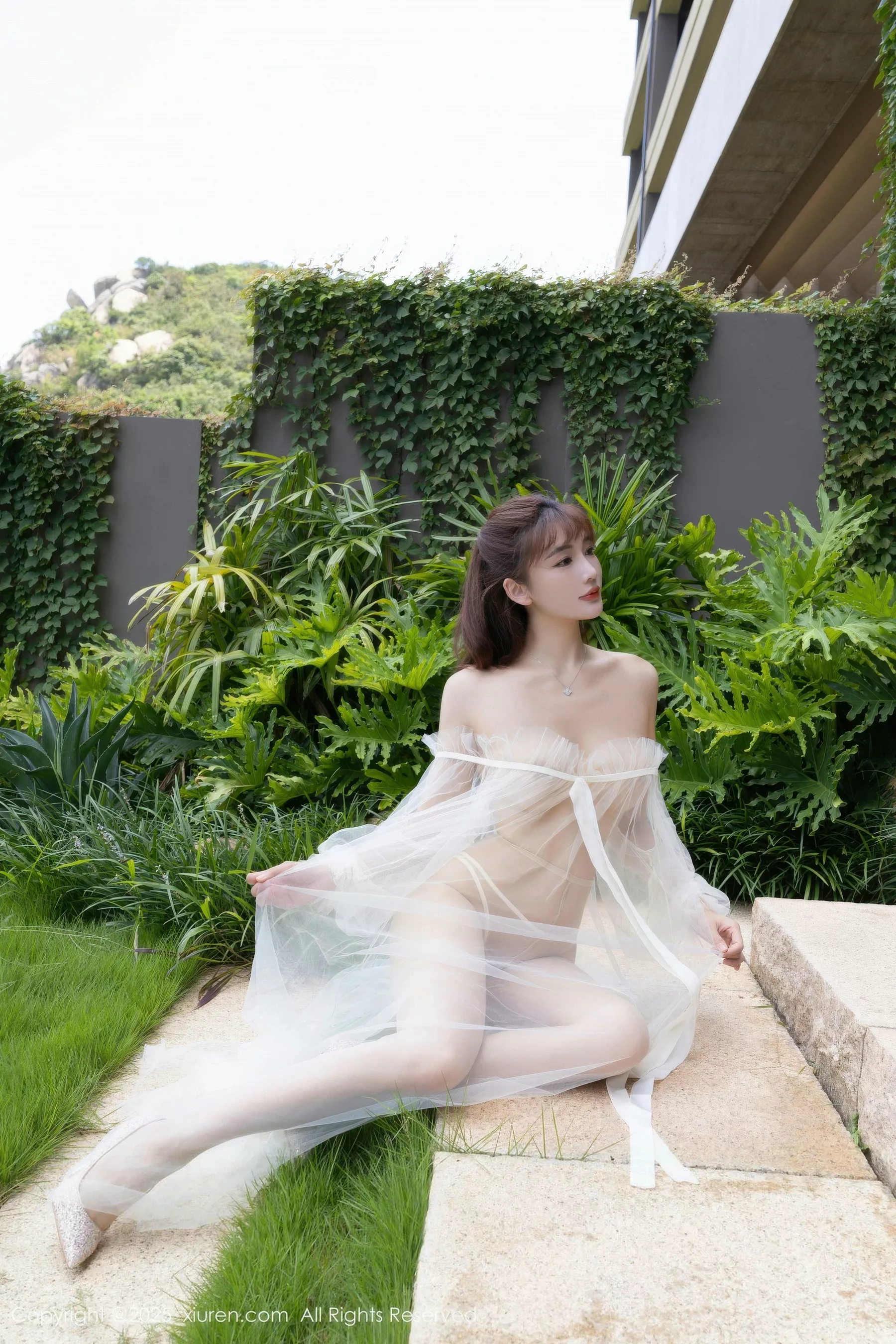 [[XiuRen秀人网]秀人网]No.10903_模特陆萱萱性感轻透白色薄纱配超薄肉丝秀柔美身姿惹火诱惑写真70P