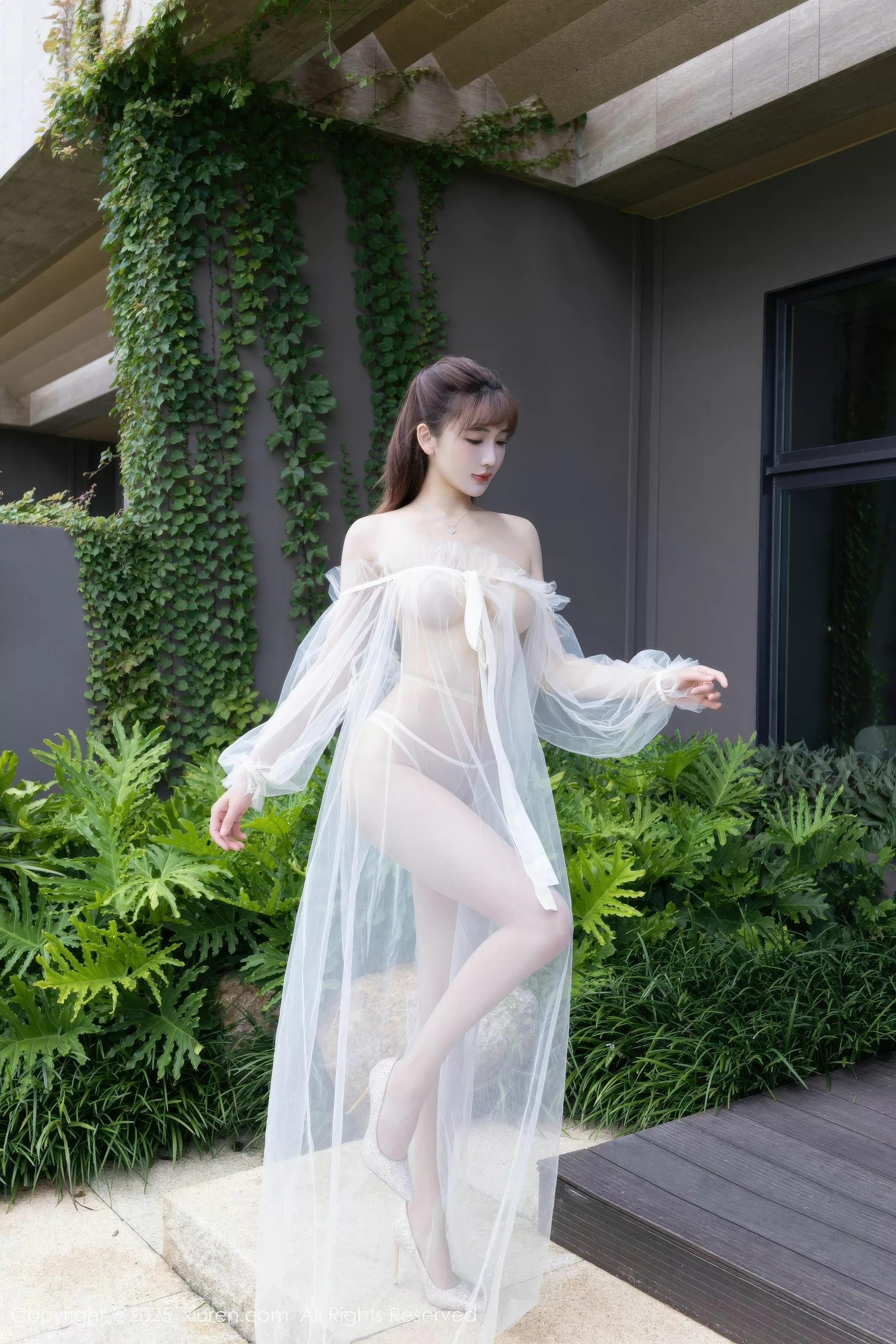 [[XiuRen秀人网]秀人网]No.10903_模特陆萱萱性感轻透白色薄纱配超薄肉丝秀柔美身姿惹火诱惑写真70P