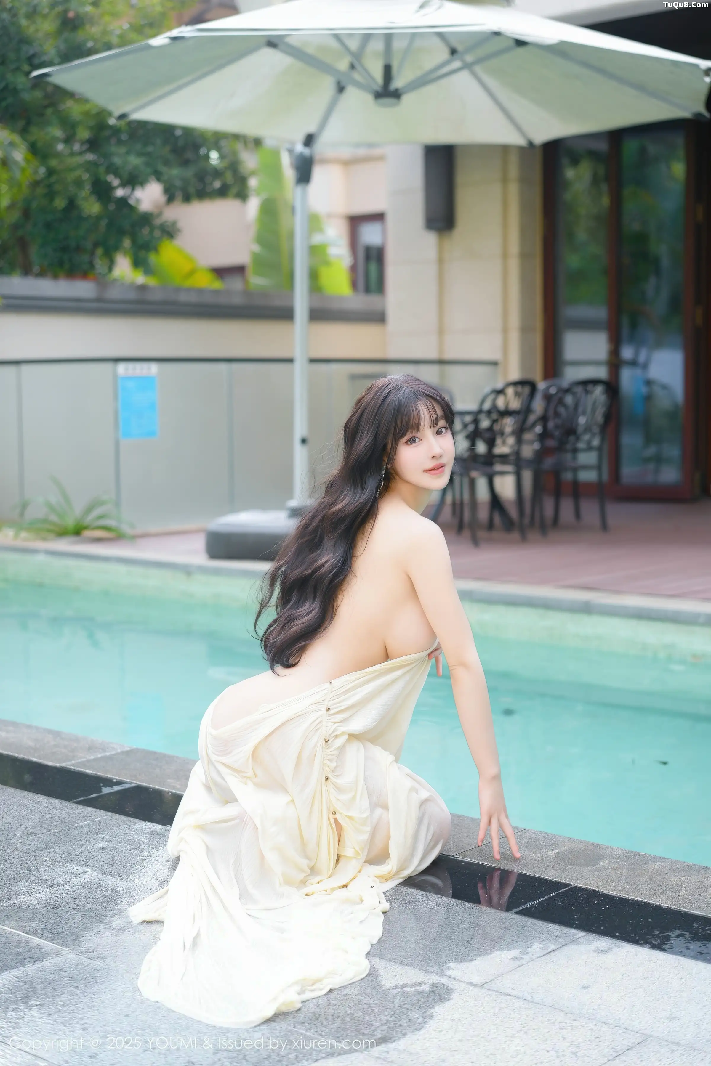 [YouMi尤蜜荟]Vol.1185_女神朱可儿Flora户外泳池性感浅色浴袍秀雪峰美臀撩人诱惑写真85P