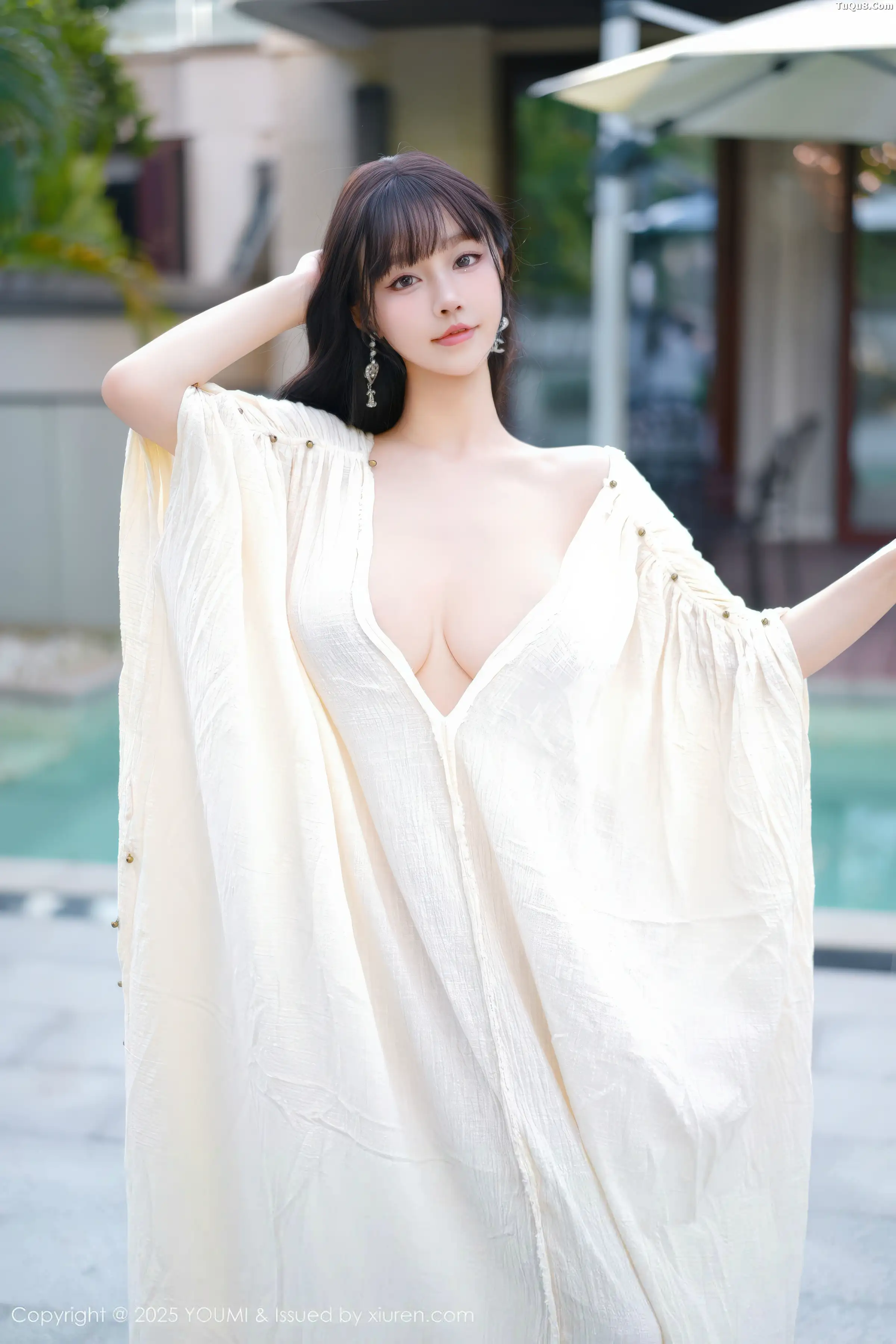 [YouMi尤蜜荟]Vol.1185_女神朱可儿Flora户外泳池性感浅色浴袍秀雪峰美臀撩人诱惑写真85P