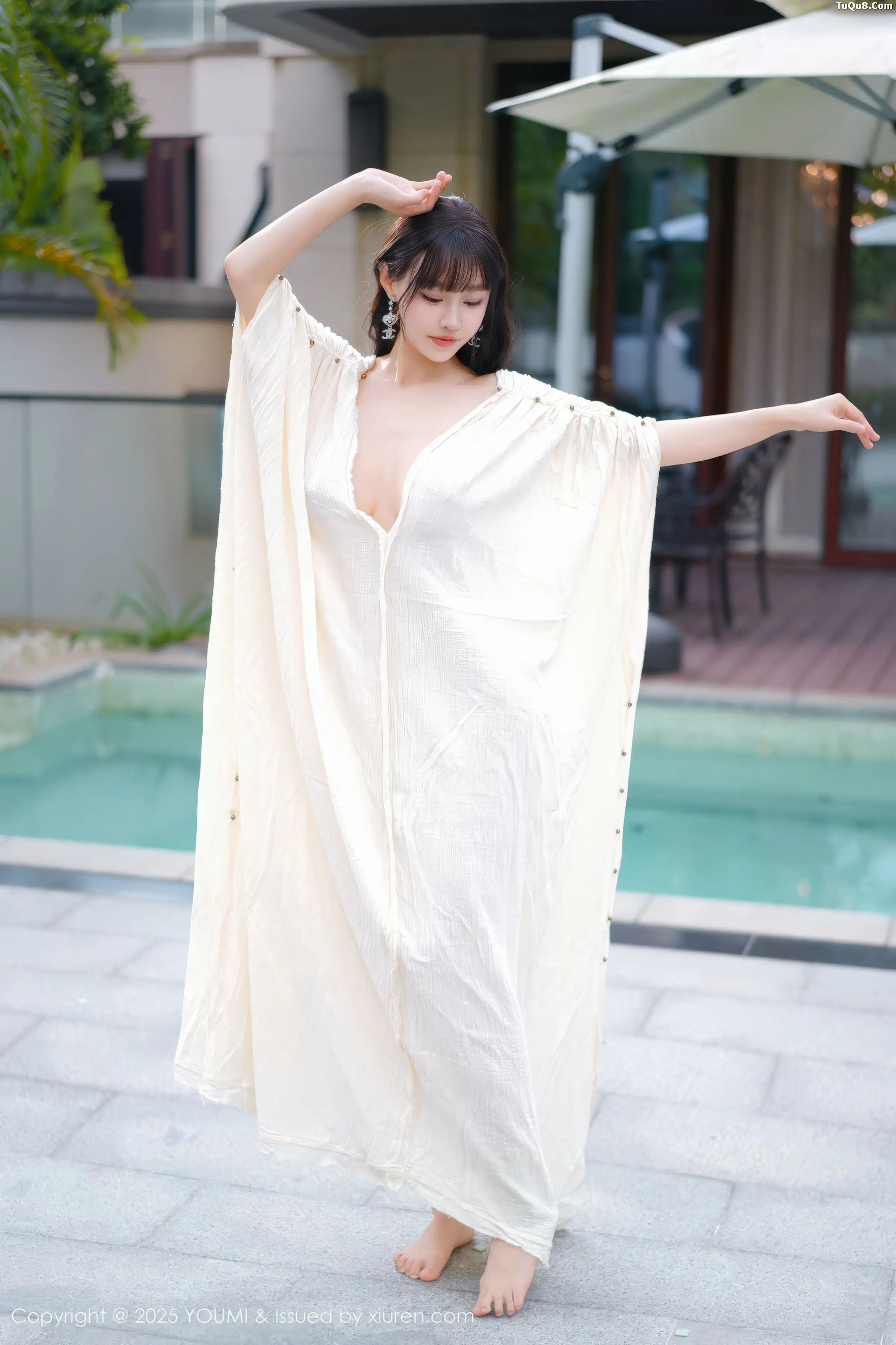 [YouMi尤蜜荟]Vol.1185_女神朱可儿Flora户外泳池性感浅色浴袍秀雪峰美臀撩人诱惑写真85P