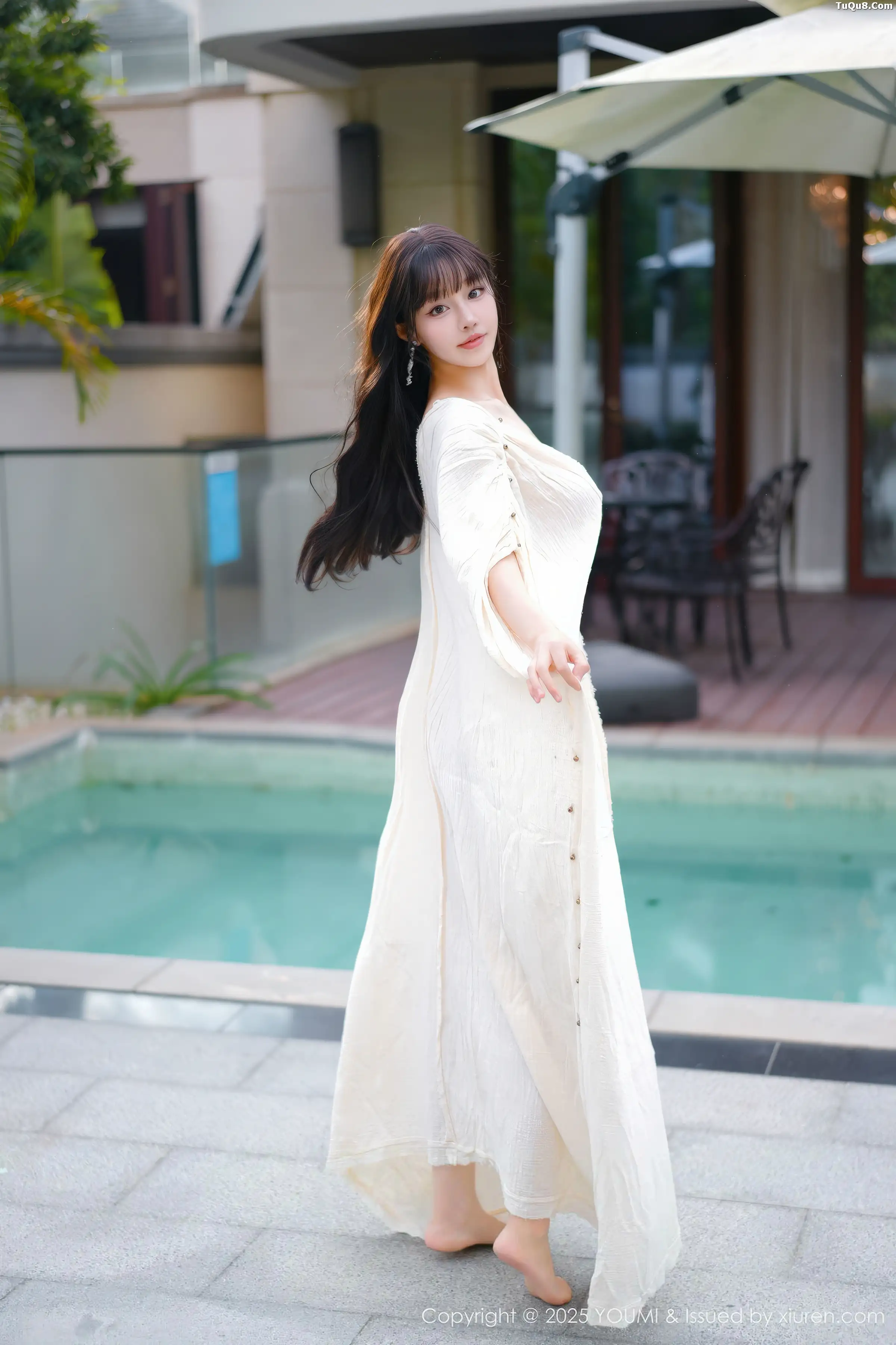 [YouMi尤蜜荟]Vol.1185_女神朱可儿Flora户外泳池性感浅色浴袍秀雪峰美臀撩人诱惑写真85P