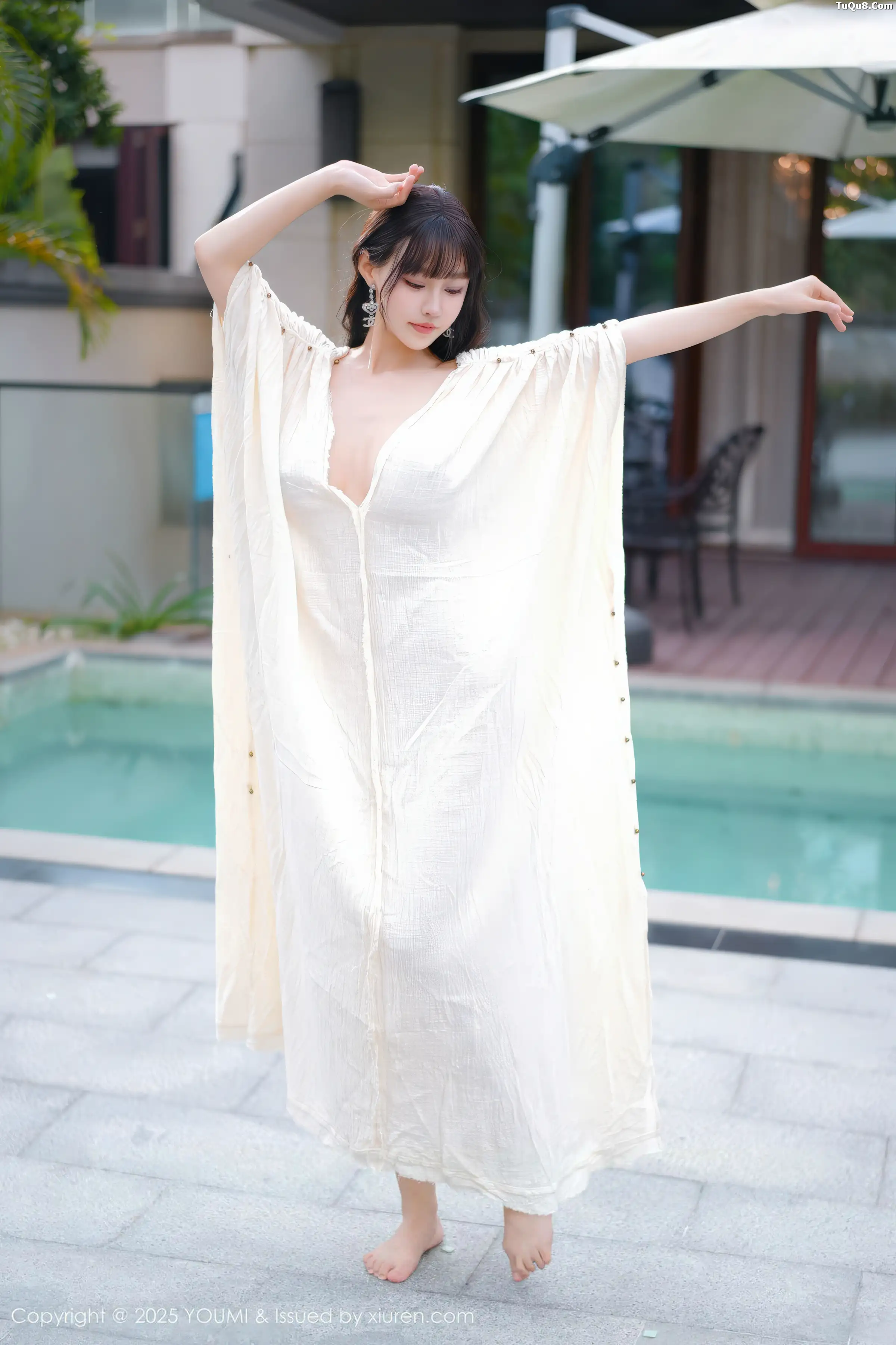 [YouMi尤蜜荟]Vol.1185_女神朱可儿Flora户外泳池性感浅色浴袍秀雪峰美臀撩人诱惑写真85P