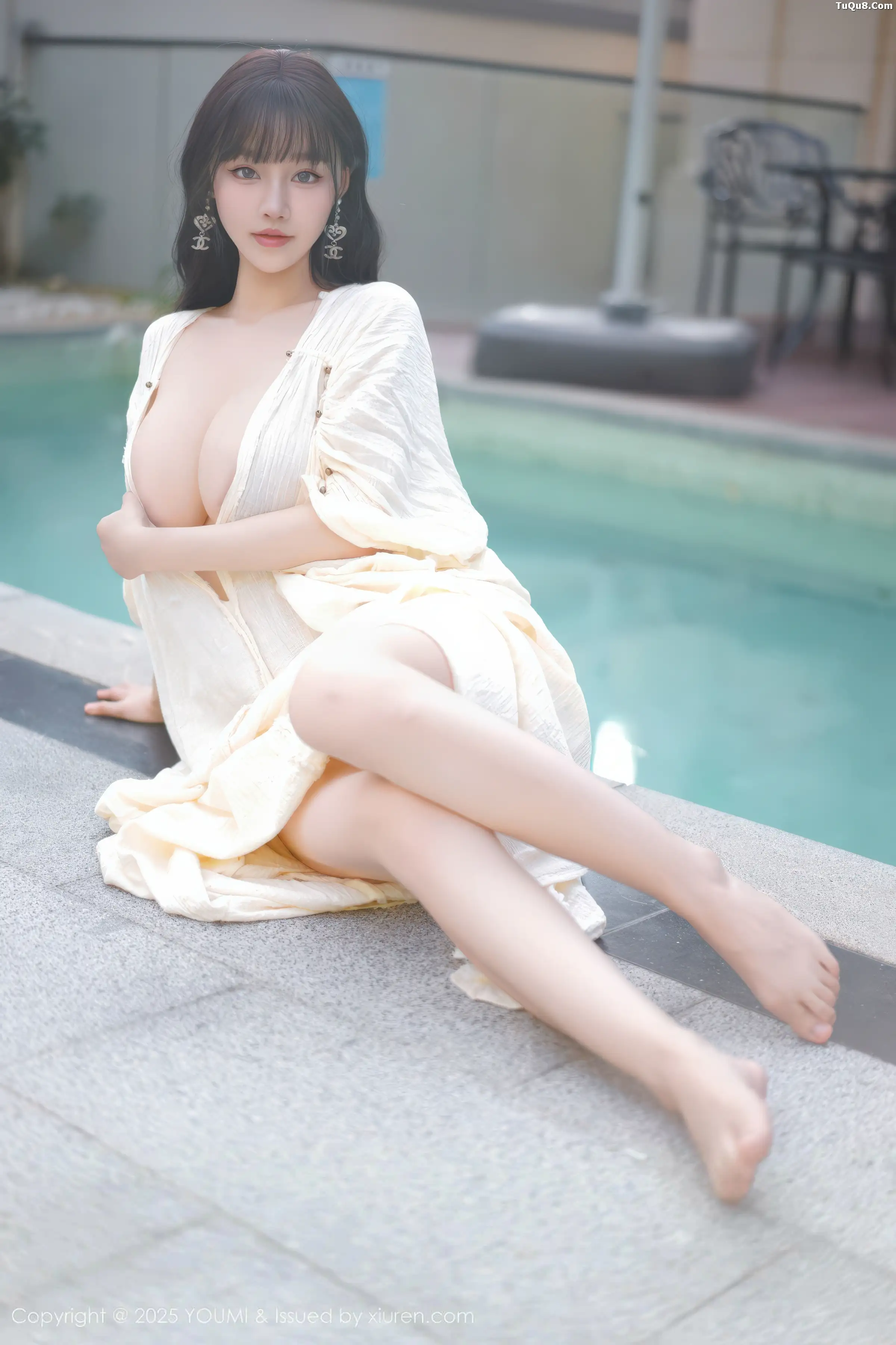 [YouMi尤蜜荟]Vol.1185_女神朱可儿Flora户外泳池性感浅色浴袍秀雪峰美臀撩人诱惑写真85P