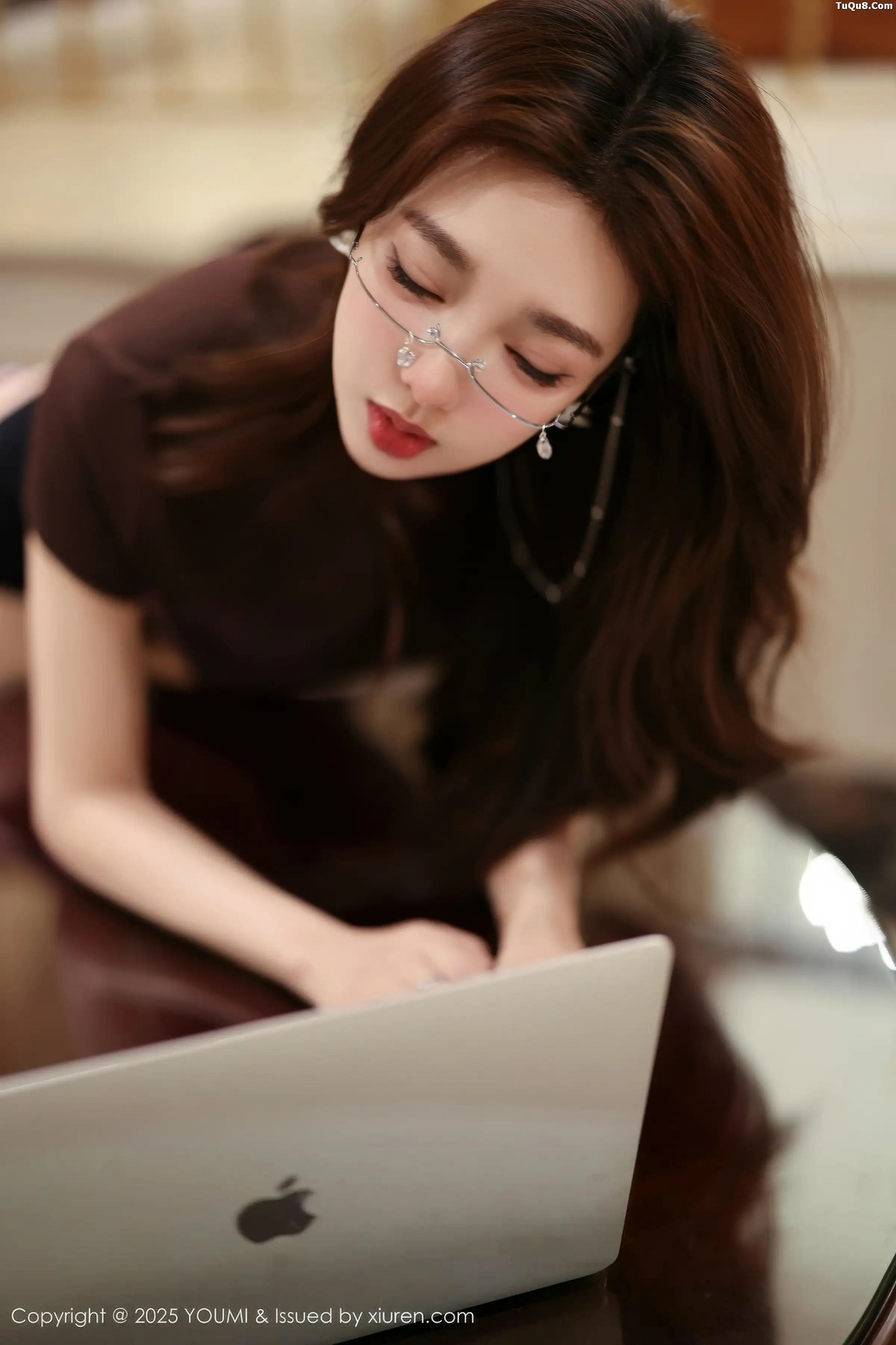 [YouMi尤蜜荟]Vol.1186_模特Twins-桃桃性感黑色西服配黑丝吊袜秀曼妙身姿迷人诱惑写真100P