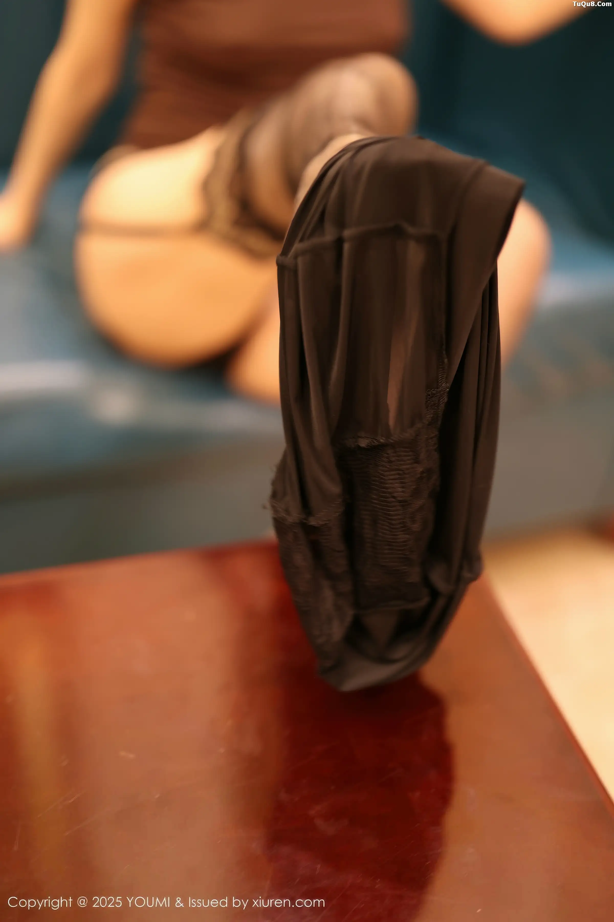 [YouMi尤蜜荟]Vol.1186_模特Twins-桃桃性感黑色西服配黑丝吊袜秀曼妙身姿迷人诱惑写真100P