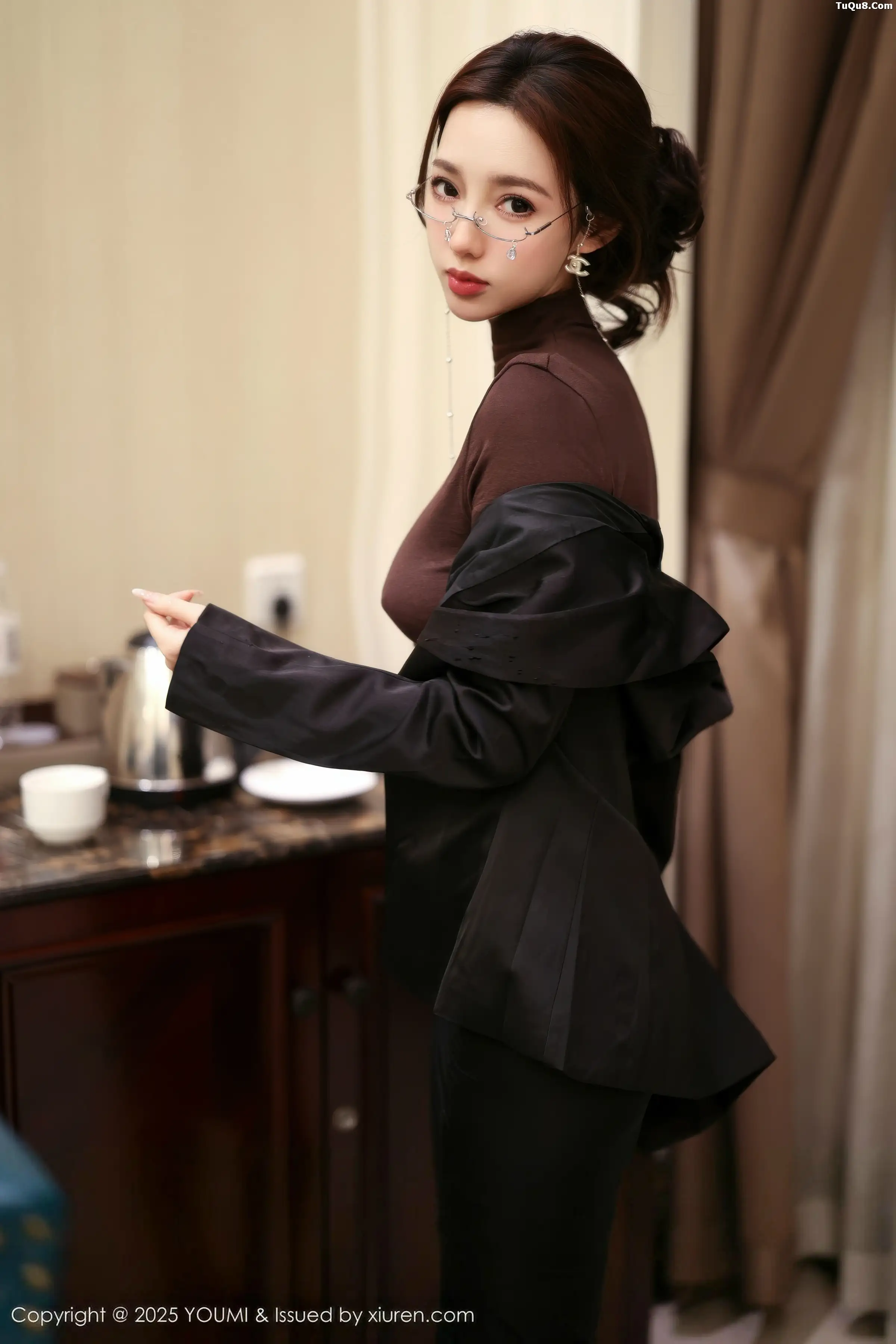 [YouMi尤蜜荟]Vol.1186_模特Twins-桃桃性感黑色西服配黑丝吊袜秀曼妙身姿迷人诱惑写真100P