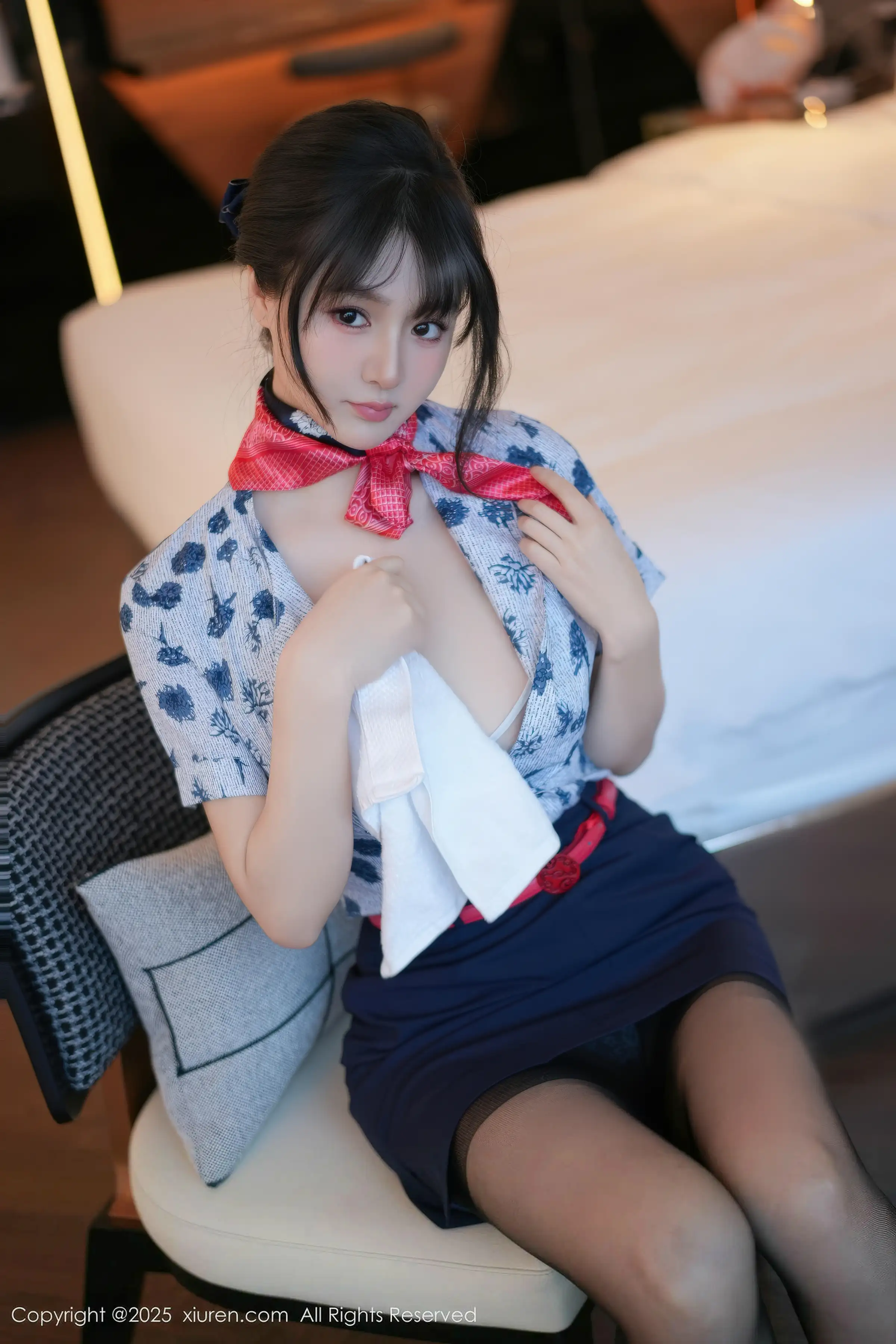 [[XiuRen秀人网]秀人网]No.11115_模特沈南汐RuRu性感空姐制服露灰色内衣秀凹凸身材诱惑写真80P