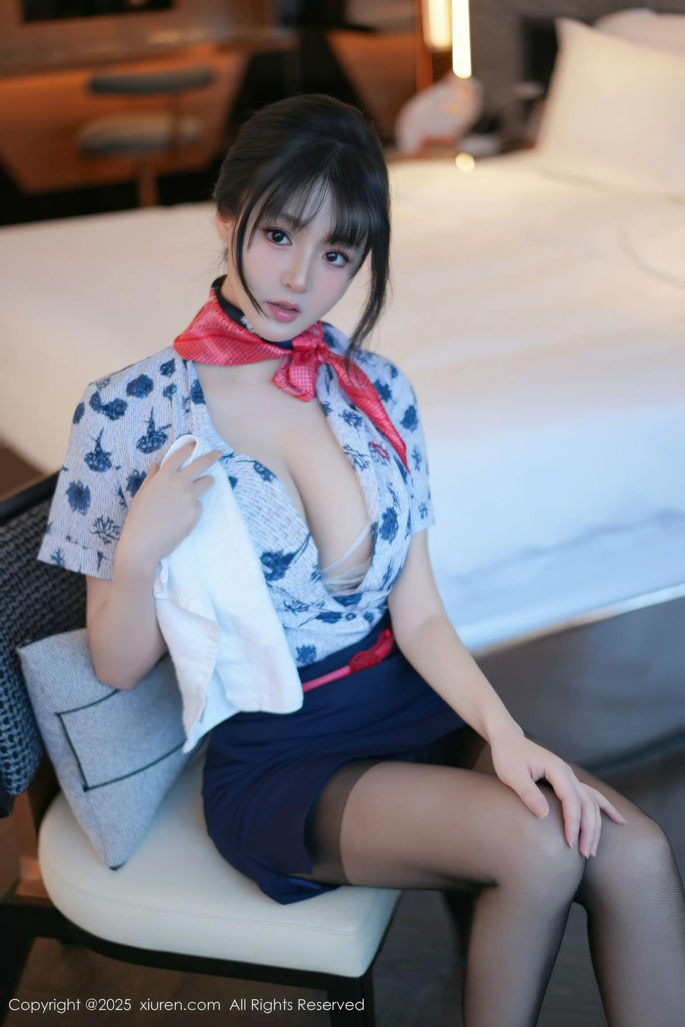 [[XiuRen秀人网]秀人网]No.11115_模特沈南汐RuRu性感空姐制服露灰色内衣秀凹凸身材诱惑写真80P