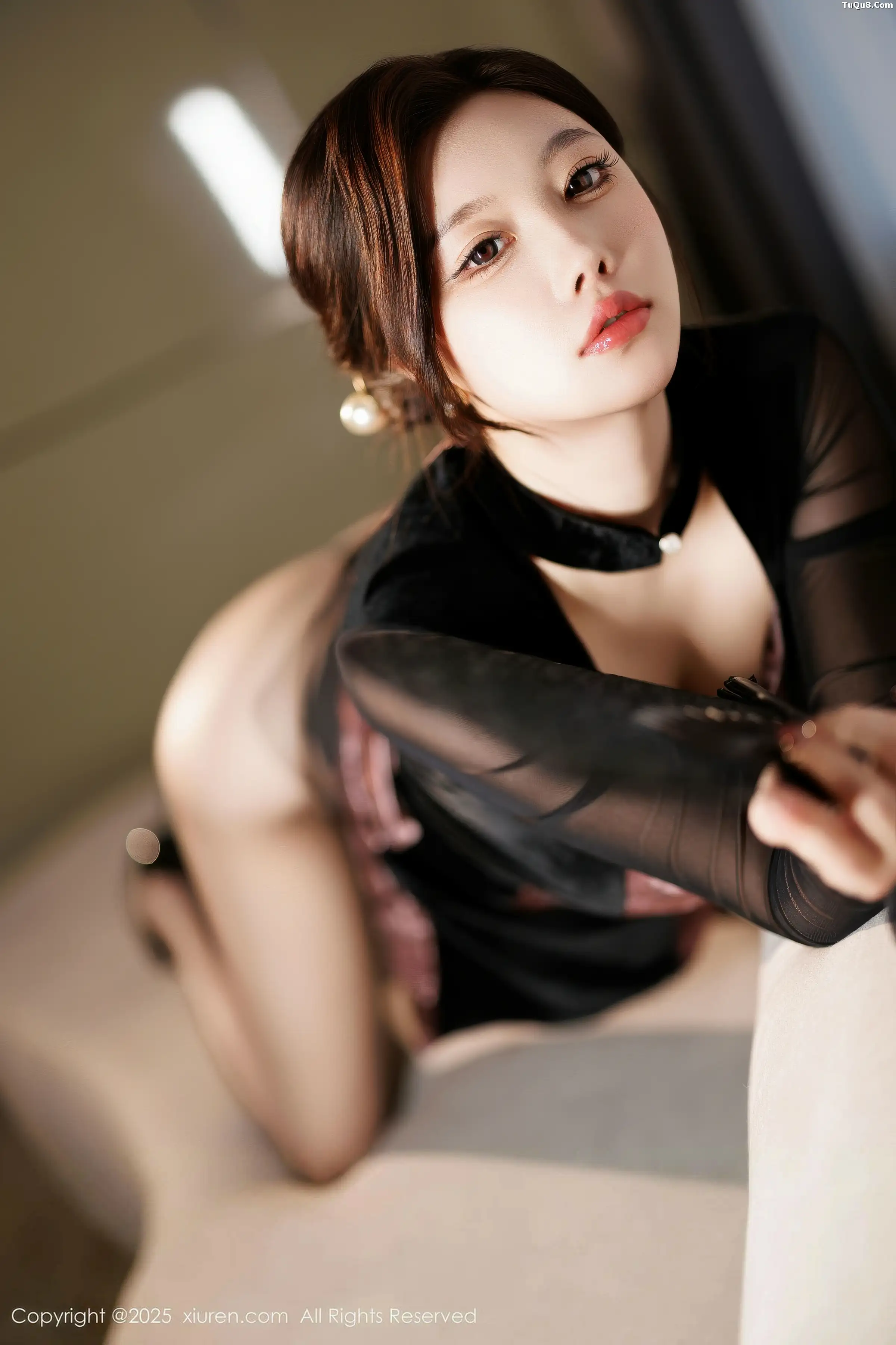 [[XiuRen秀人网]秀人网]No.11013_女神CHENCHEN.性感黑色情趣内衣配黑丝袜秀丰腴身材诱惑写真83P