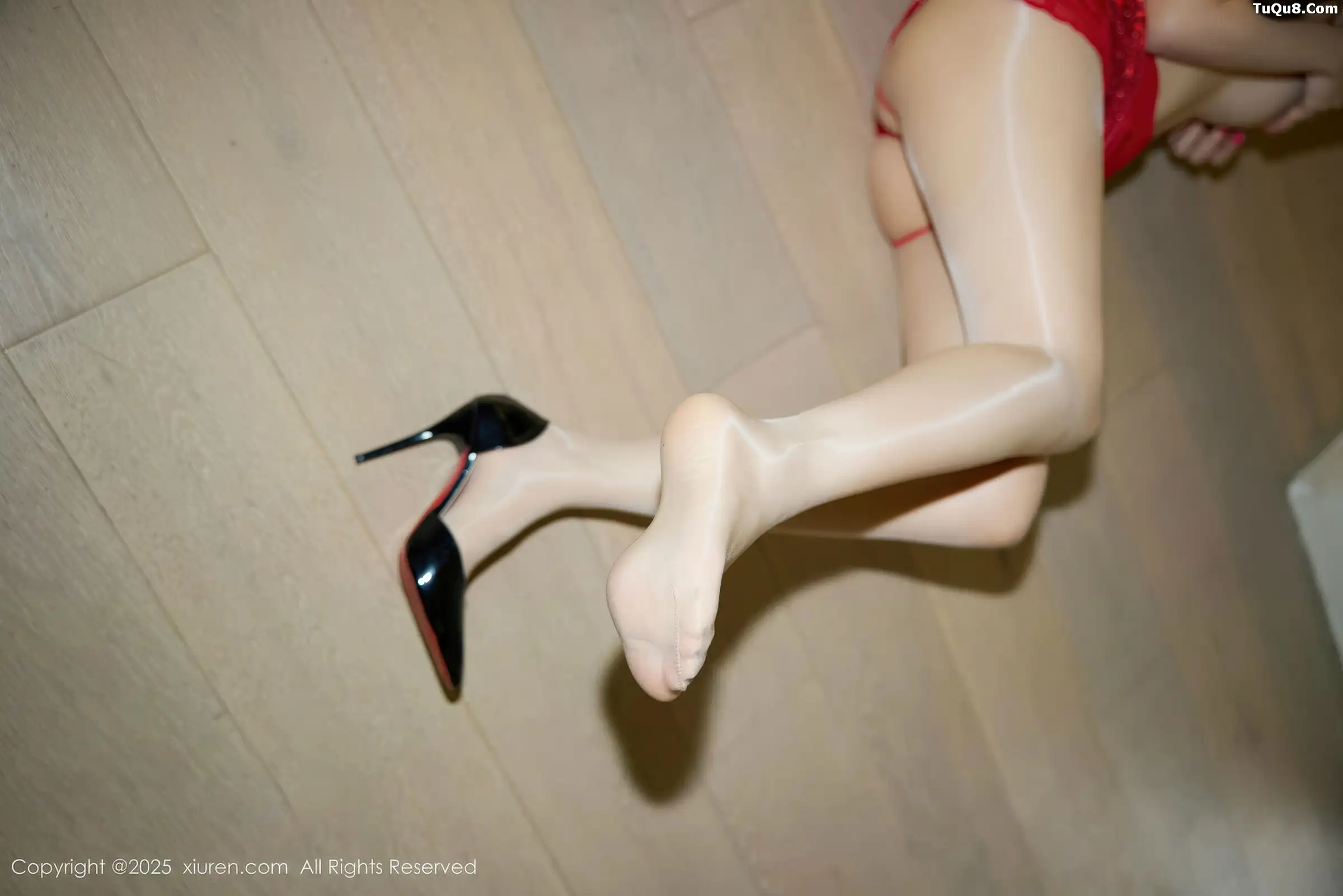 [[XiuRen秀人网]秀人网]No.11031_模特尹甜甜sunny性感红色吊带裙配闪亮肉丝秀完美身材诱惑写真52P